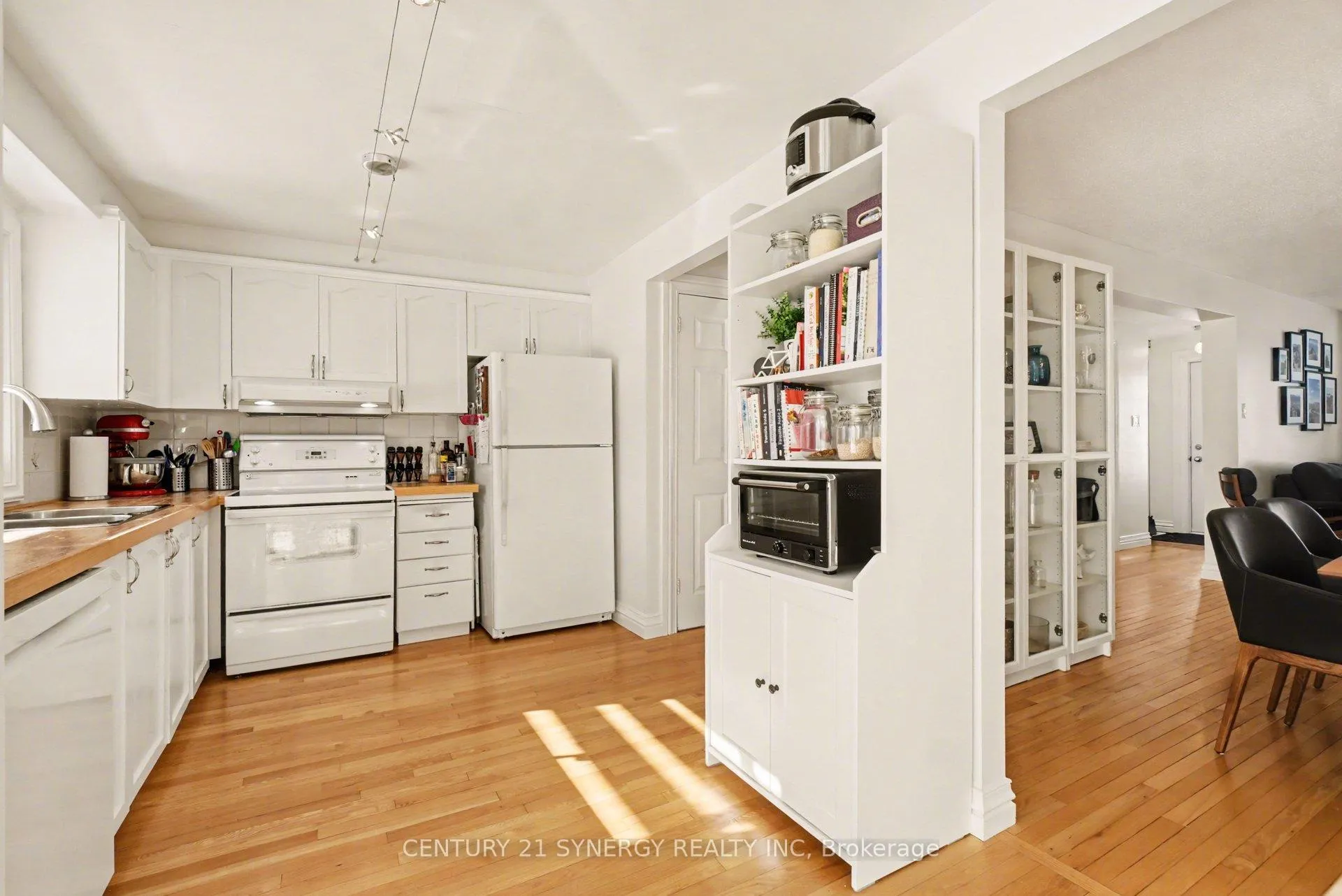 Photo 14 of 6044 Willowbark Drive, Ottawa, Chapel Hill — HOMEH