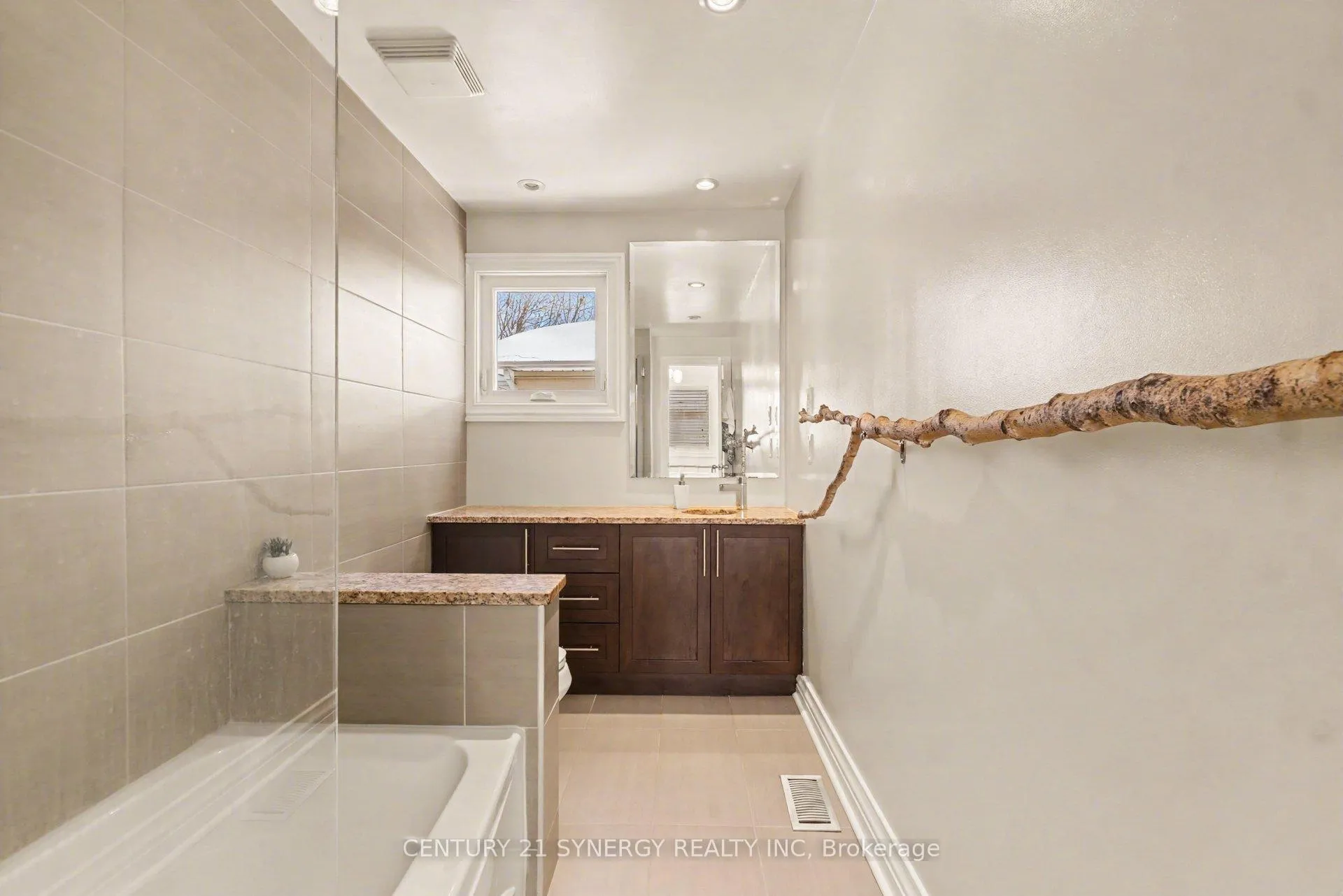 Photo 19 of 6044 Willowbark Drive, Ottawa, Chapel Hill — HOMEH