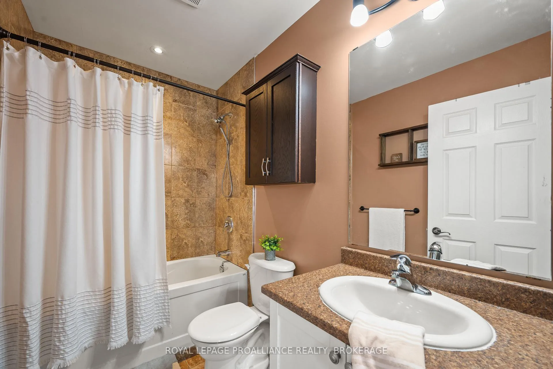 Photo 15 of 121 Blakely Street, Loyalist, Amherstview — HOMEH