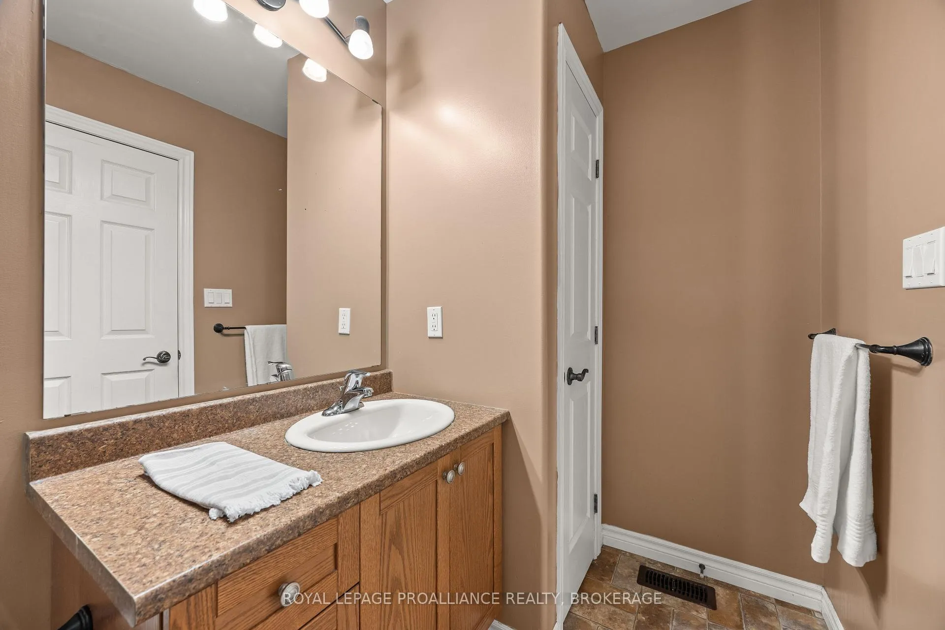 Photo 25 of 121 Blakely Street, Loyalist, Amherstview — HOMEH