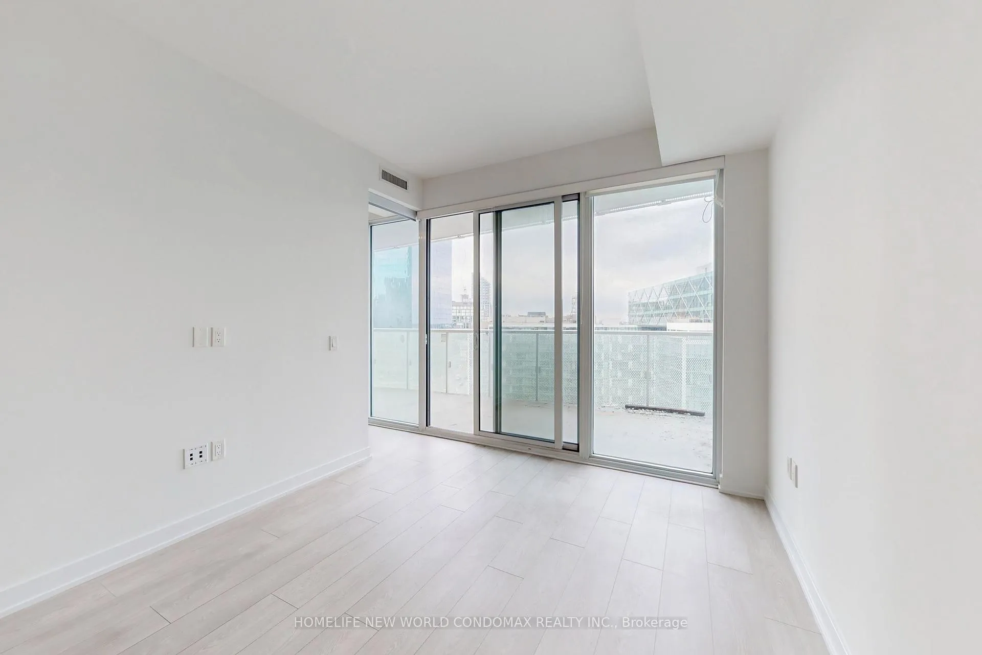 Photo 8 of Unit 1201, 15 Queens Quay E, Toronto, Waterfront Communities — HOMEH