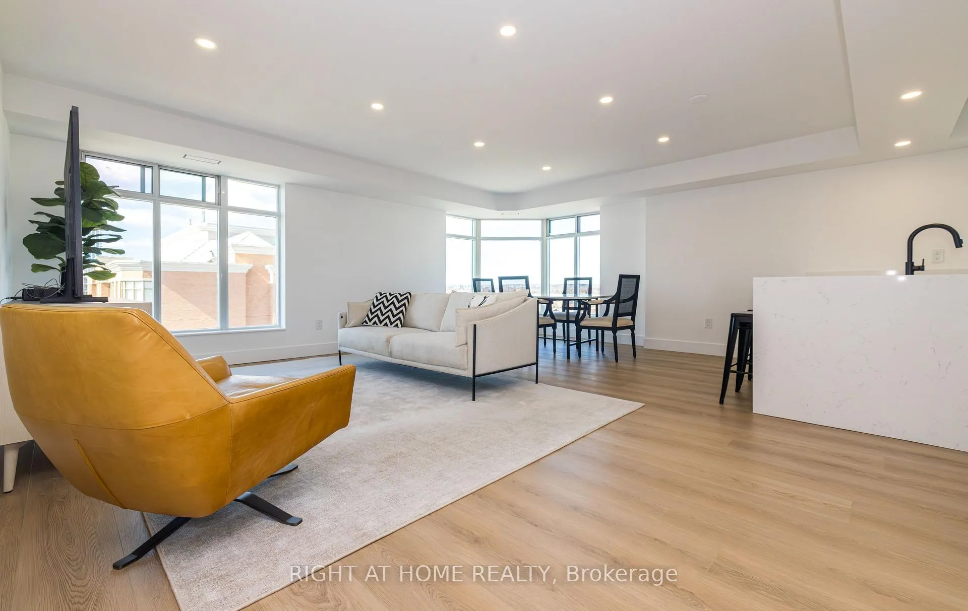 Photo 1 of Unit 1508-1509, 135 Pond Drive, Markham, Commerce Valley — HOMEH