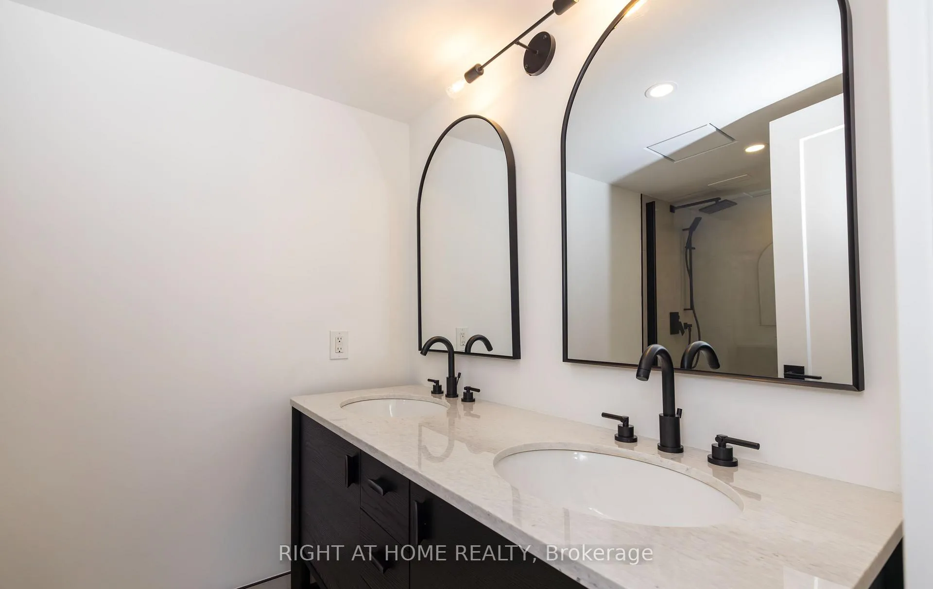 Photo 8 of Unit 1508-1509, 135 Pond Drive, Markham, Commerce Valley — HOMEH