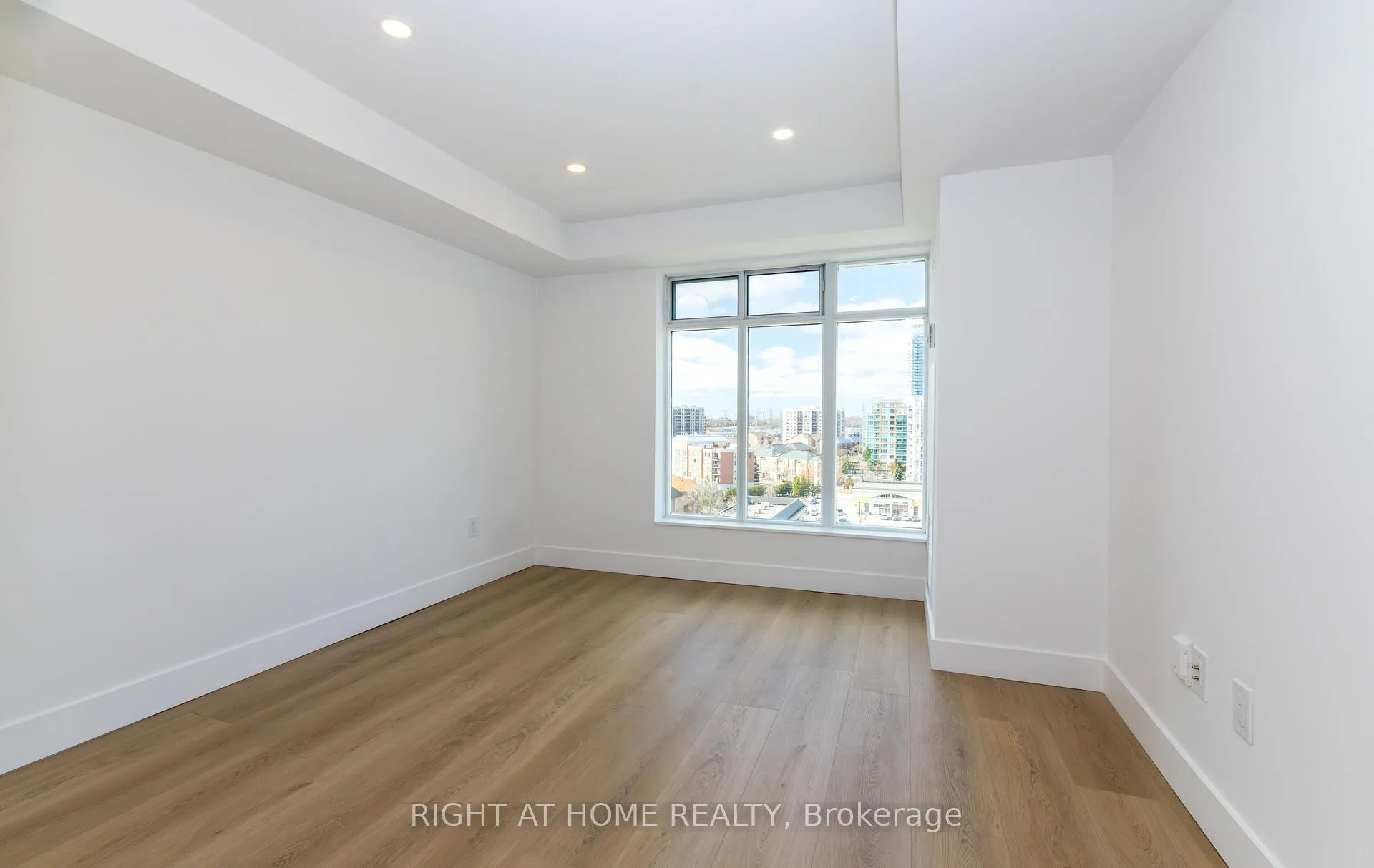 Photo 10 of Unit 1508-1509, 135 Pond Drive, Markham, Commerce Valley — HOMEH