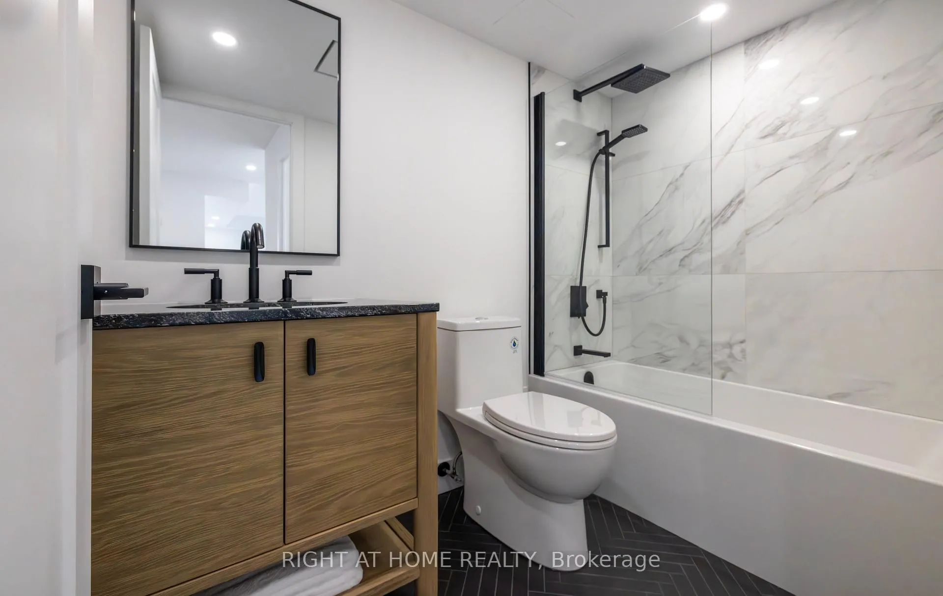 Photo 12 of Unit 1508-1509, 135 Pond Drive, Markham, Commerce Valley — HOMEH