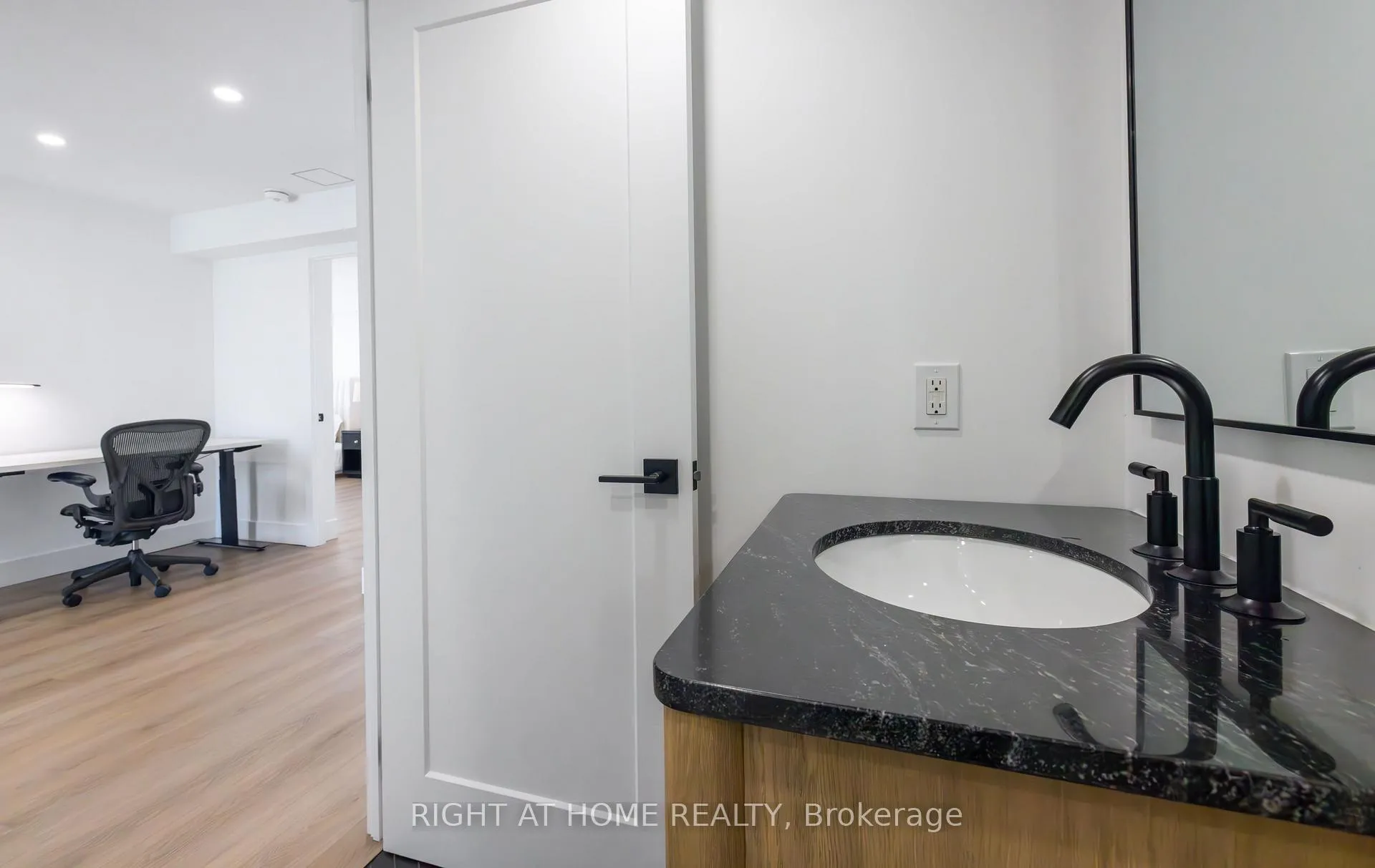 Photo 13 of Unit 1508-1509, 135 Pond Drive, Markham, Commerce Valley — HOMEH