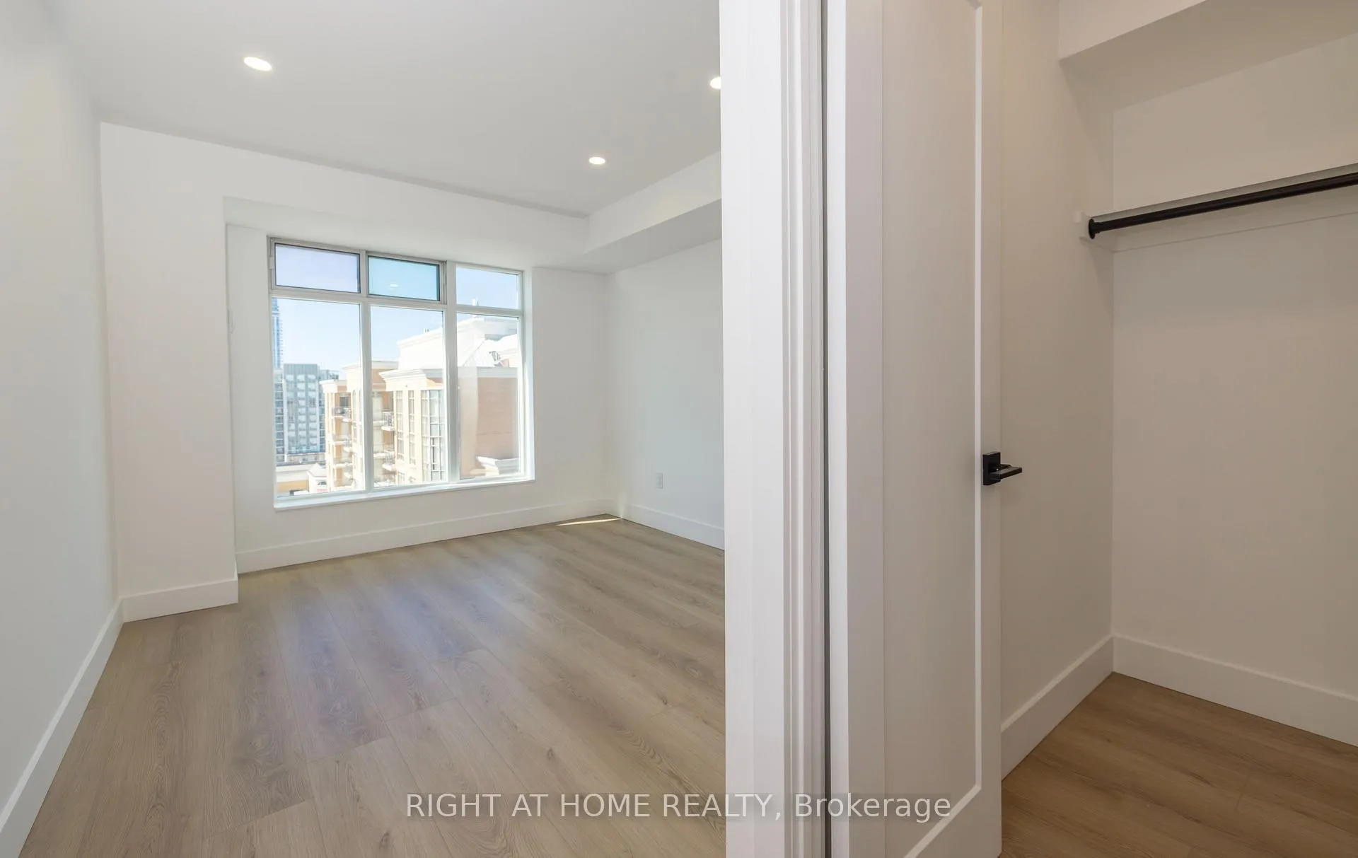 Photo 23 of Unit 1508-1509, 135 Pond Drive, Markham, Commerce Valley — HOMEH