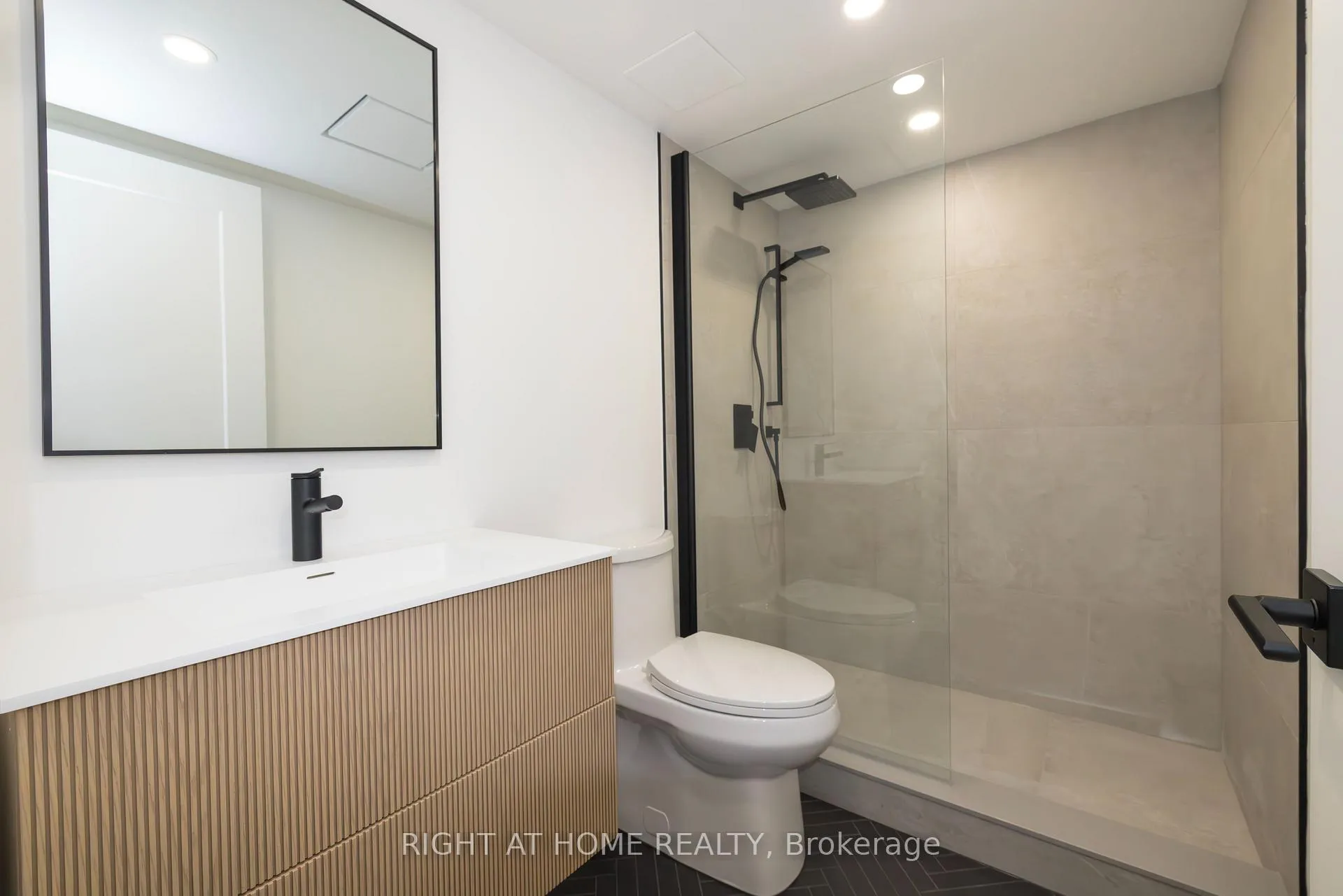 Photo 24 of Unit 1508-1509, 135 Pond Drive, Markham, Commerce Valley — HOMEH