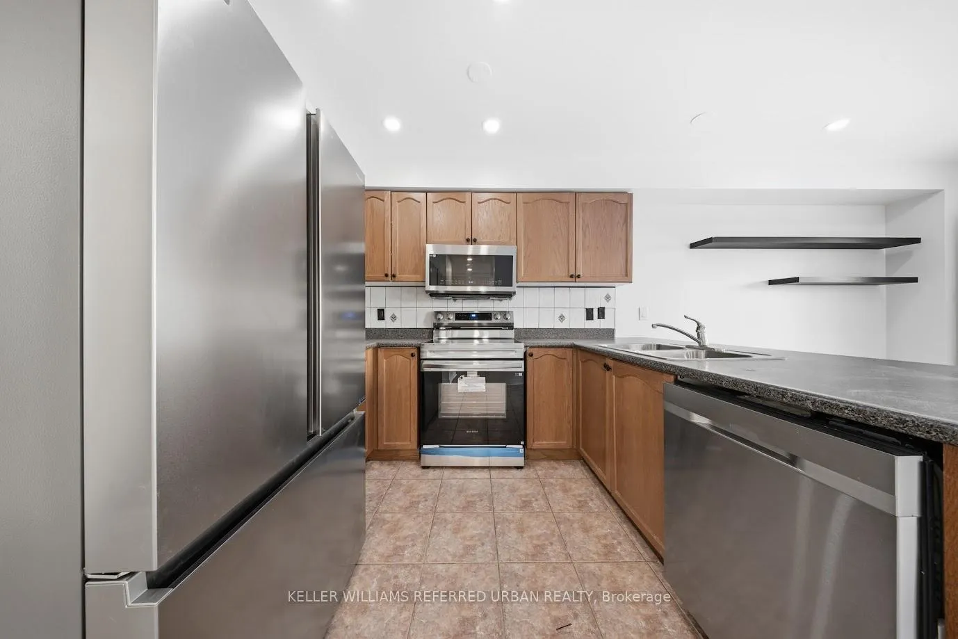 Photo 11 of 41 Pauline Crescent, Brampton, Fletcher's Meadow — HOMEH