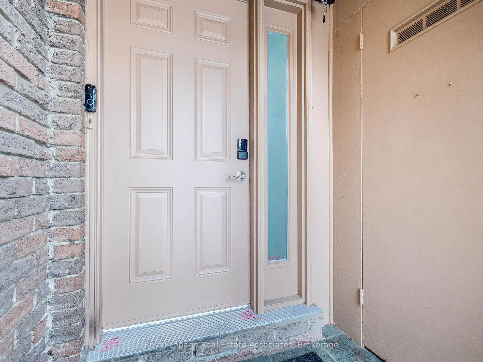 Photo 2 of 19 Gatwick Lane, Brampton, Northgate — HOMEH