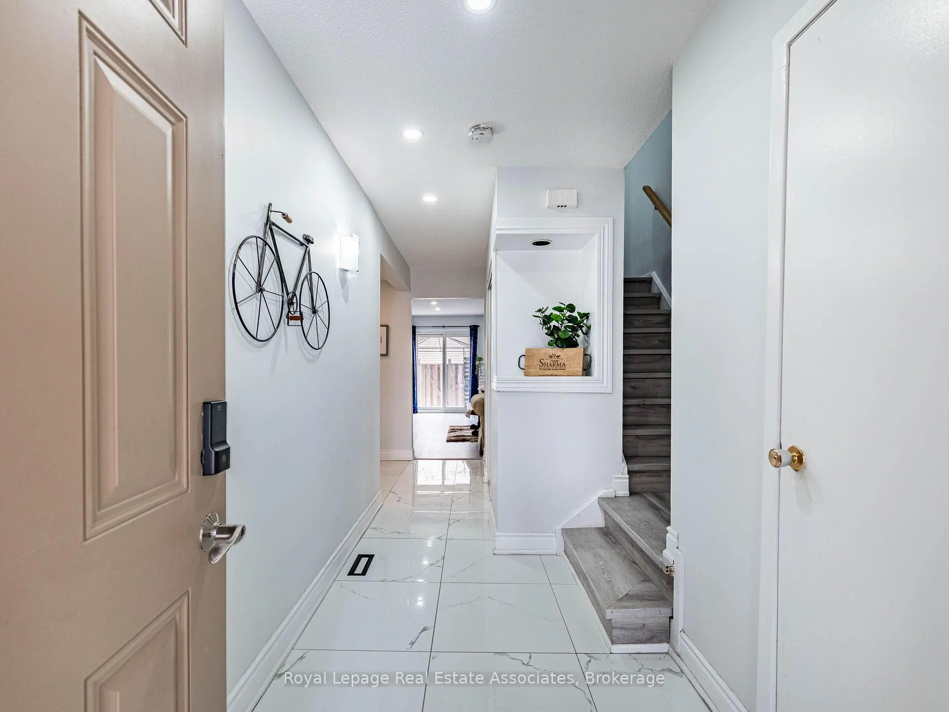Photo 3 of 19 Gatwick Lane, Brampton, Northgate — HOMEH