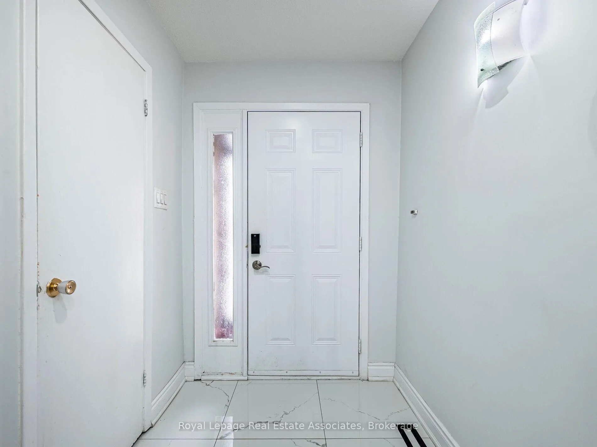 Photo 4 of 19 Gatwick Lane, Brampton, Northgate — HOMEH