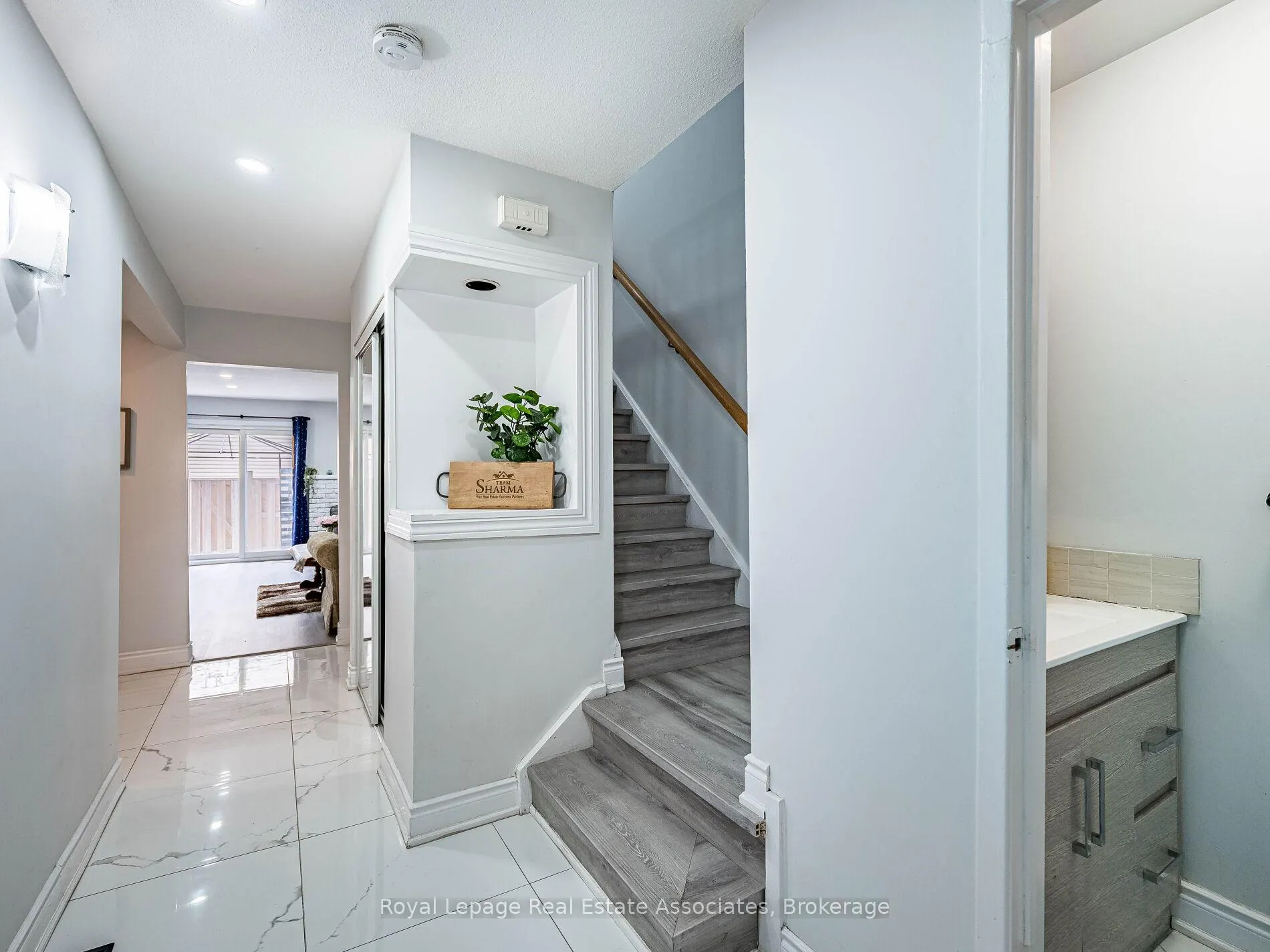Photo 5 of 19 Gatwick Lane, Brampton, Northgate — HOMEH