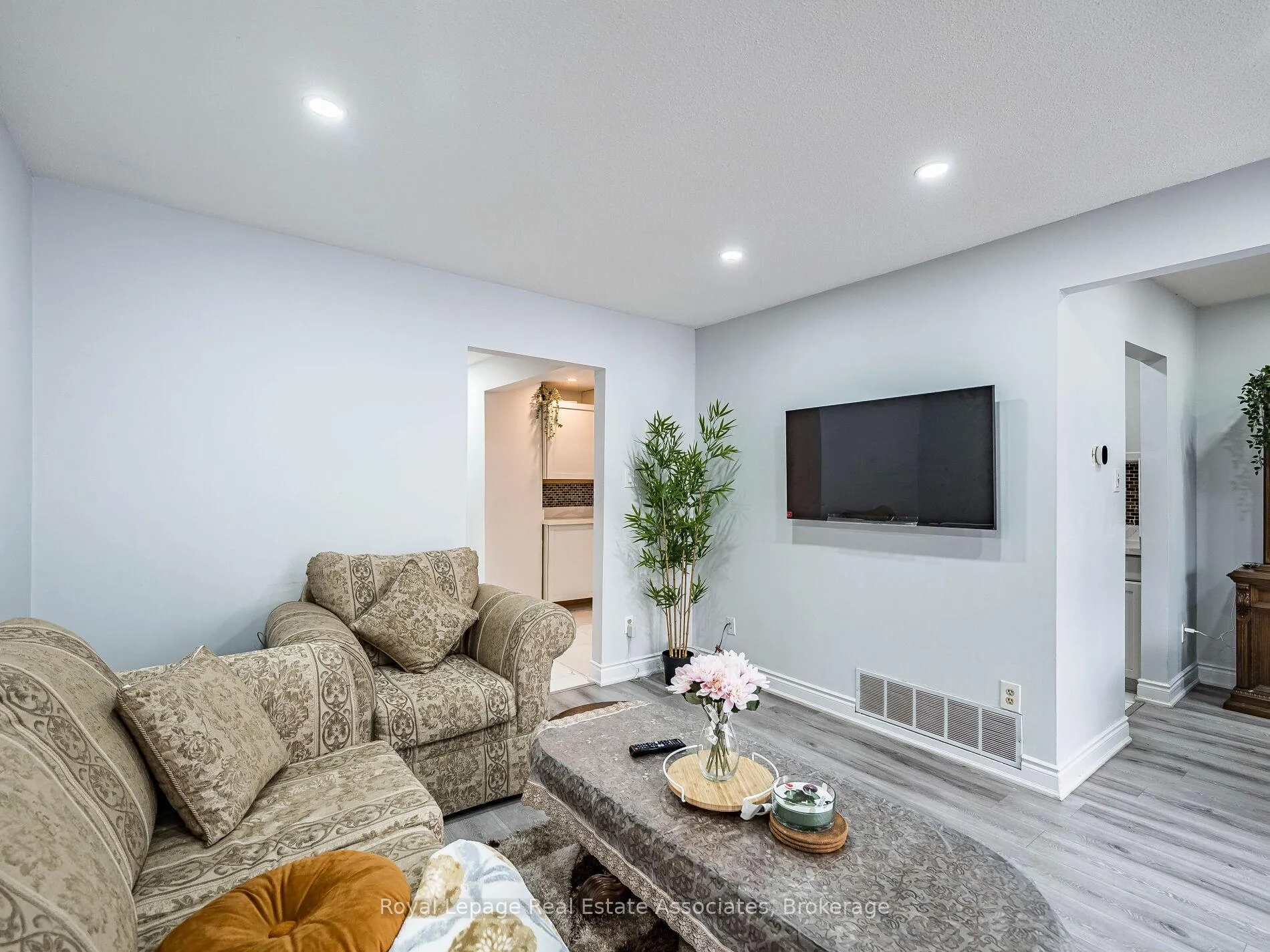 Photo 10 of 19 Gatwick Lane, Brampton, Northgate — HOMEH