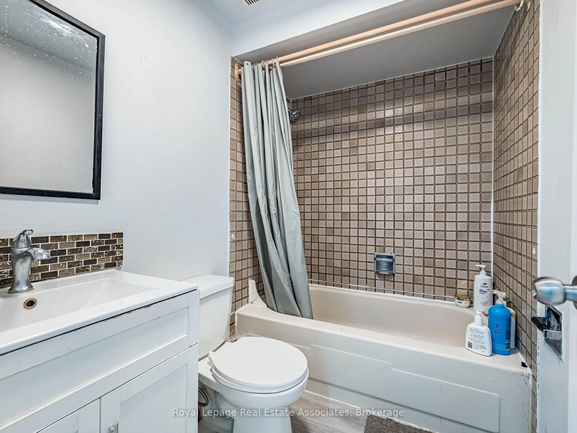 Photo 23 of 19 Gatwick Lane, Brampton, Northgate — HOMEH