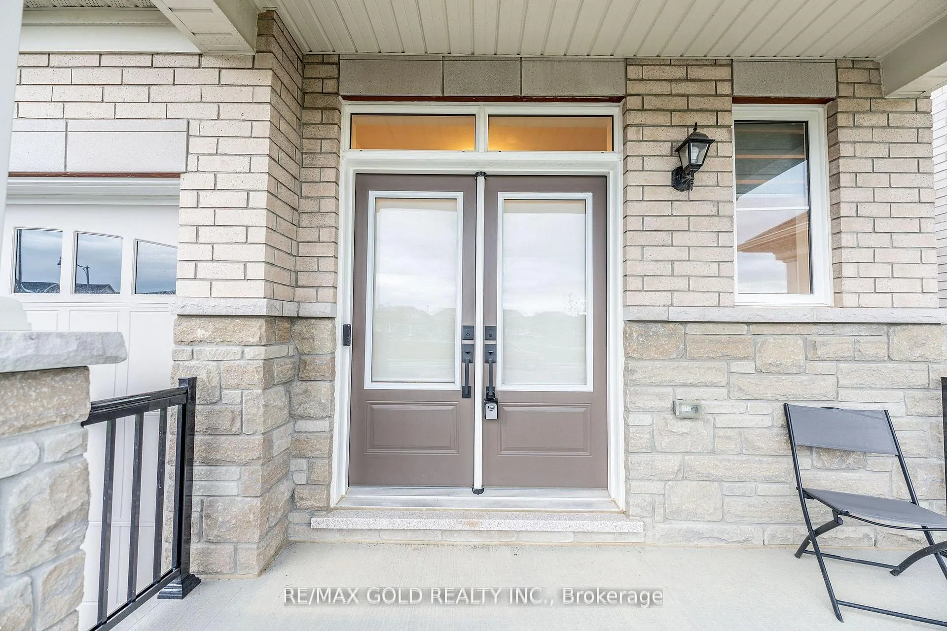 Photo 4 of 35 Academy Drive, Brampton, Bram East — HOMEH
