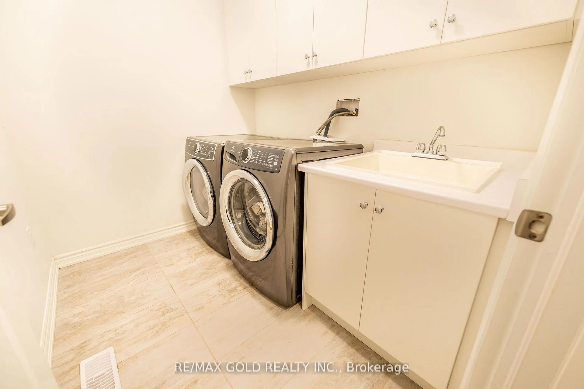 Photo 21 of 35 Academy Drive, Brampton, Bram East — HOMEH