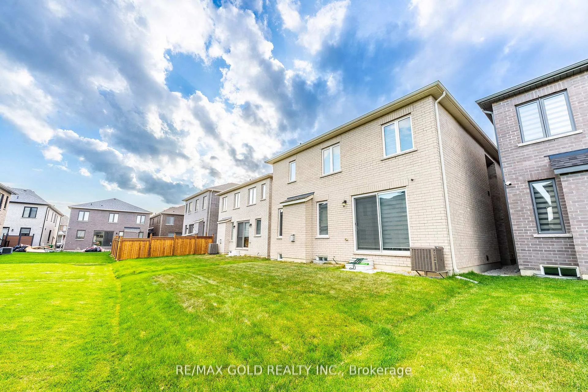 Photo 47 of 35 Academy Drive, Brampton, Bram East — HOMEH