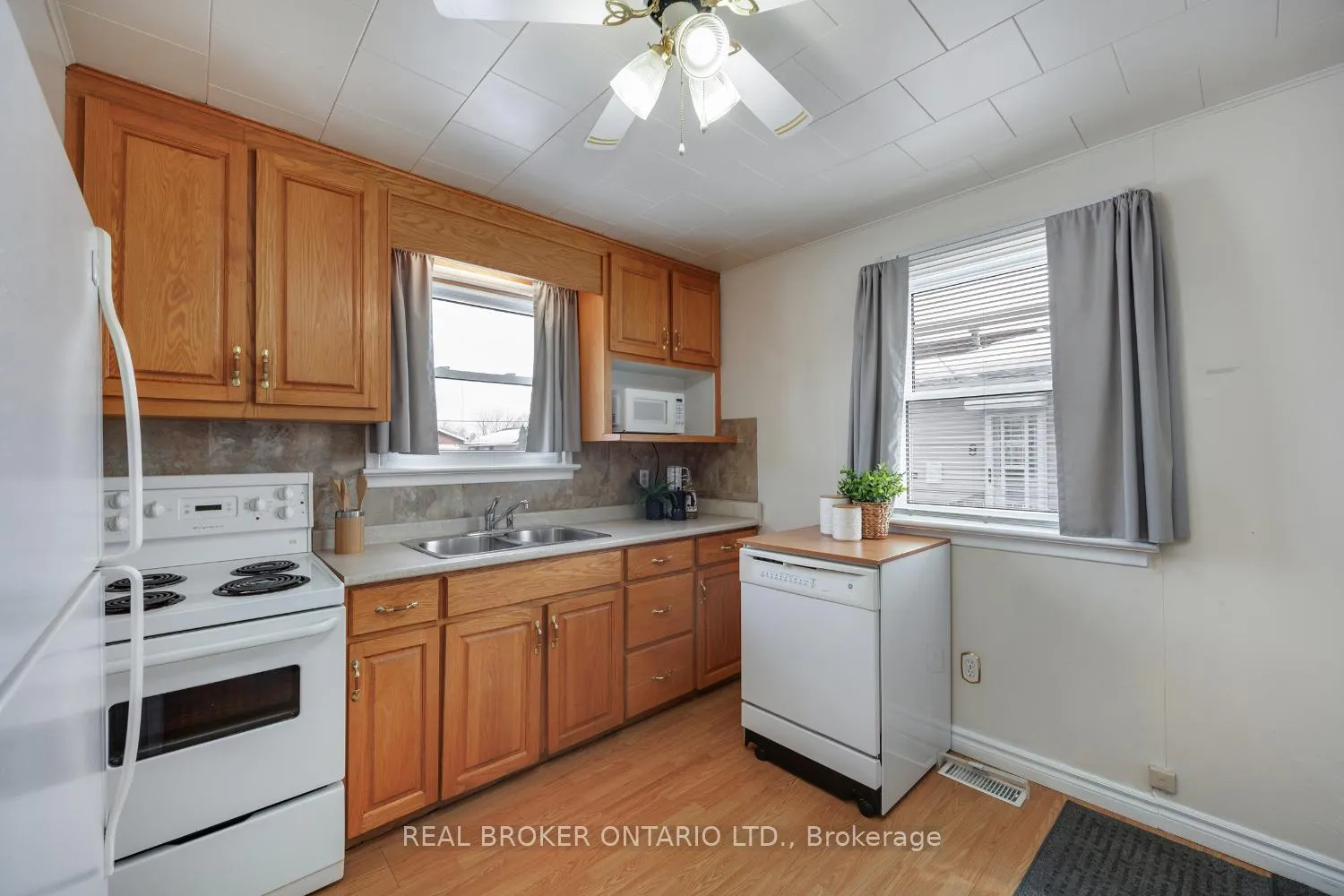 Photo 11 of 10 Elizabeth Avenue, Quinte West, Trenton Ward — HOMEH