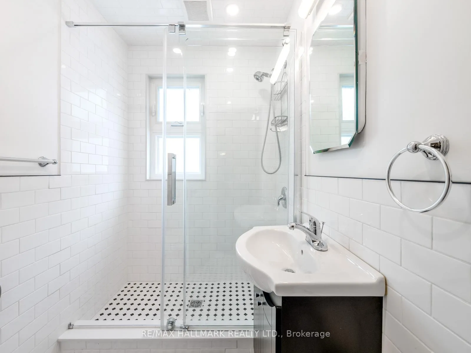 Photo 31 of 42 Glen Manor Drive, Toronto, The Beaches — HOMEH