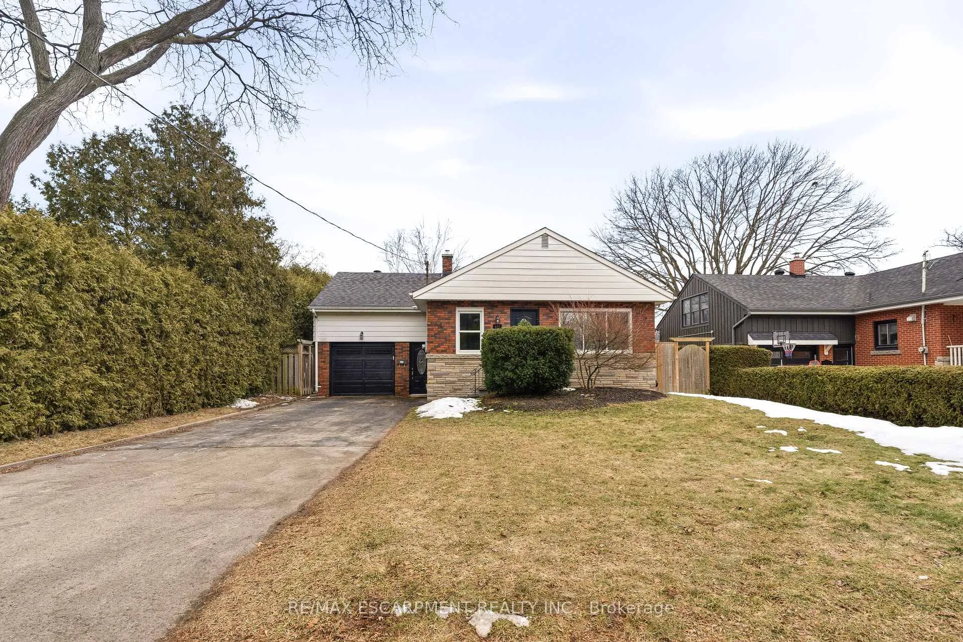 Photo 2 of 411 Pepper Drive, Burlington, Brant — HOMEH