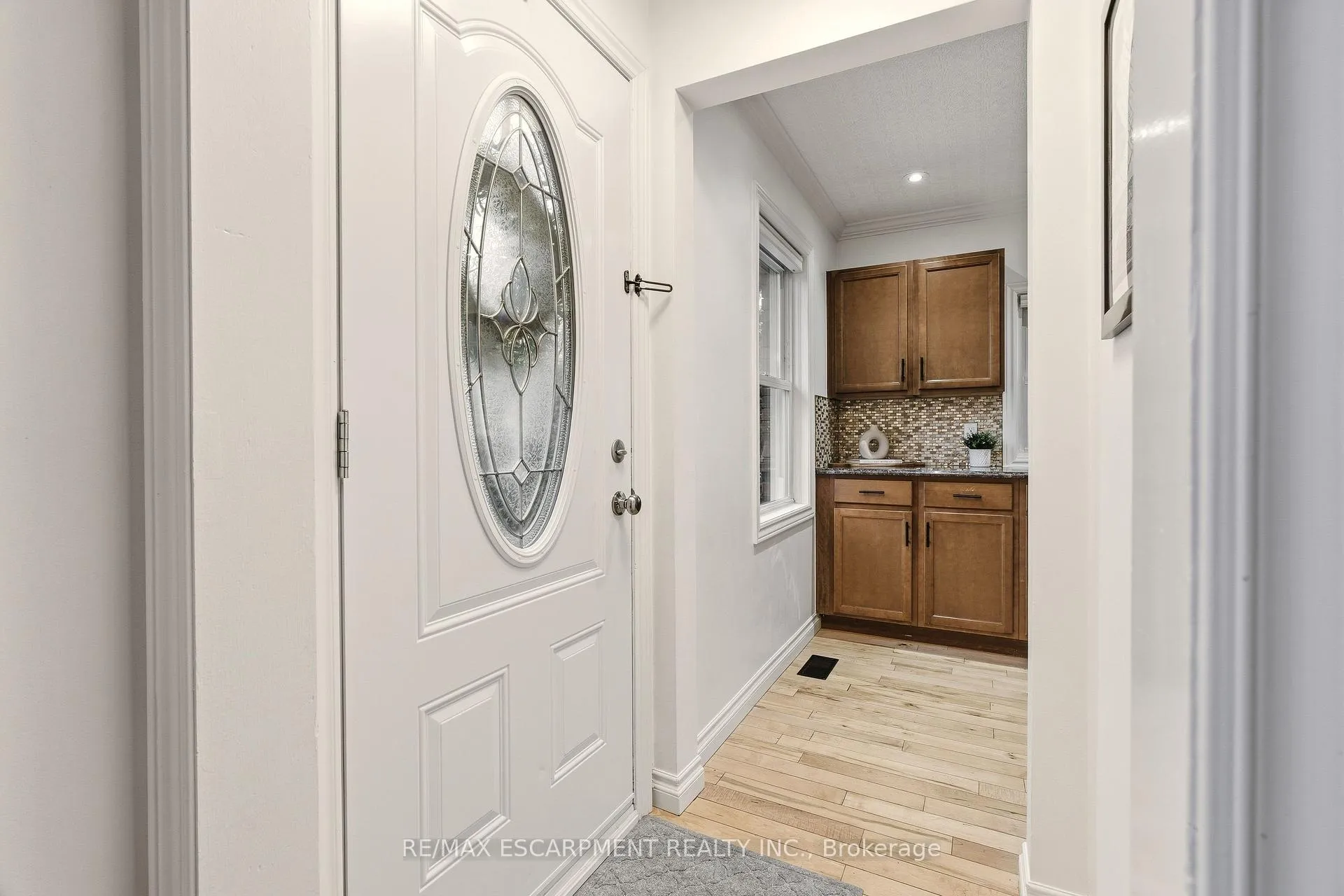 Photo 4 of 411 Pepper Drive, Burlington, Brant — HOMEH
