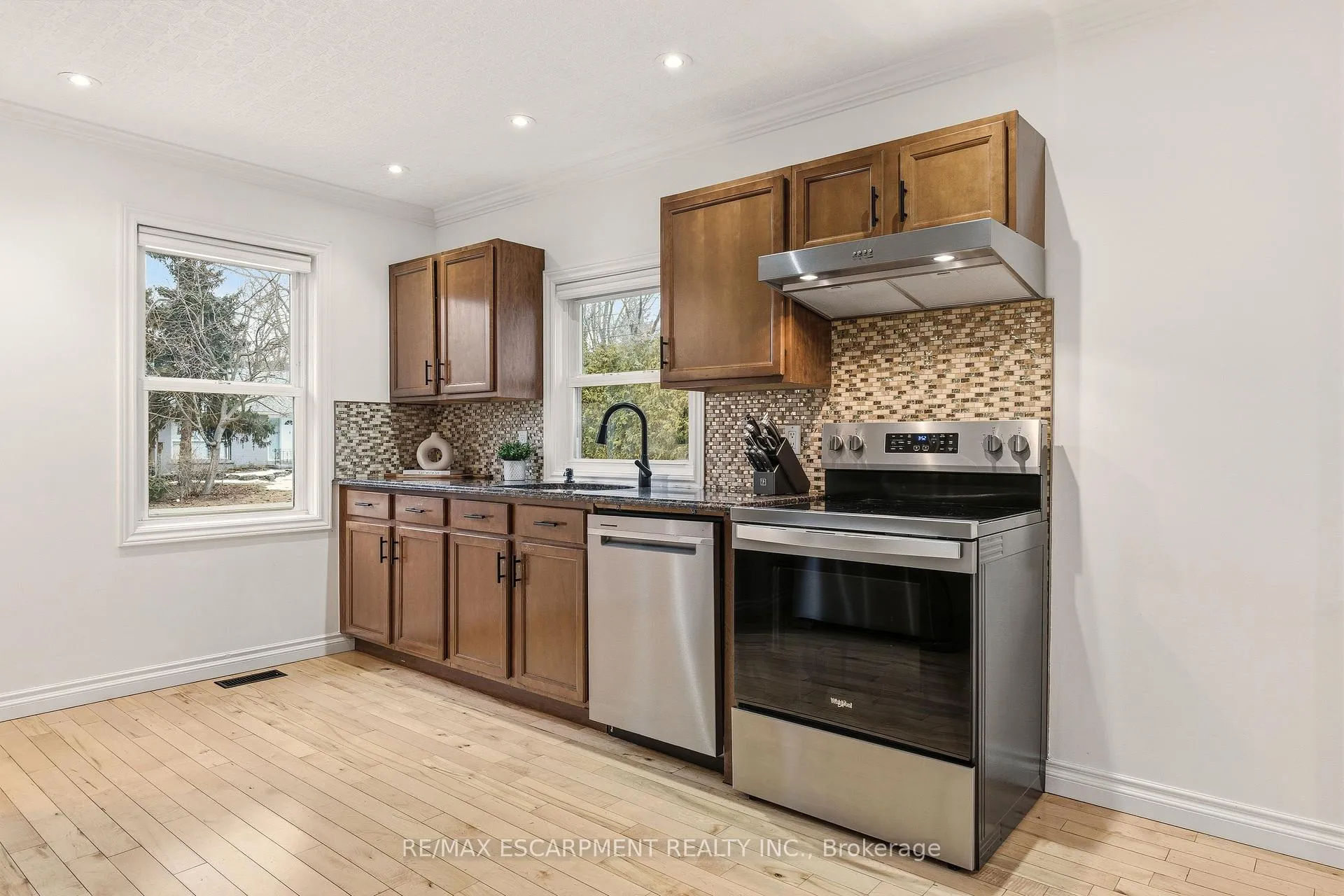 Photo 7 of 411 Pepper Drive, Burlington, Brant — HOMEH