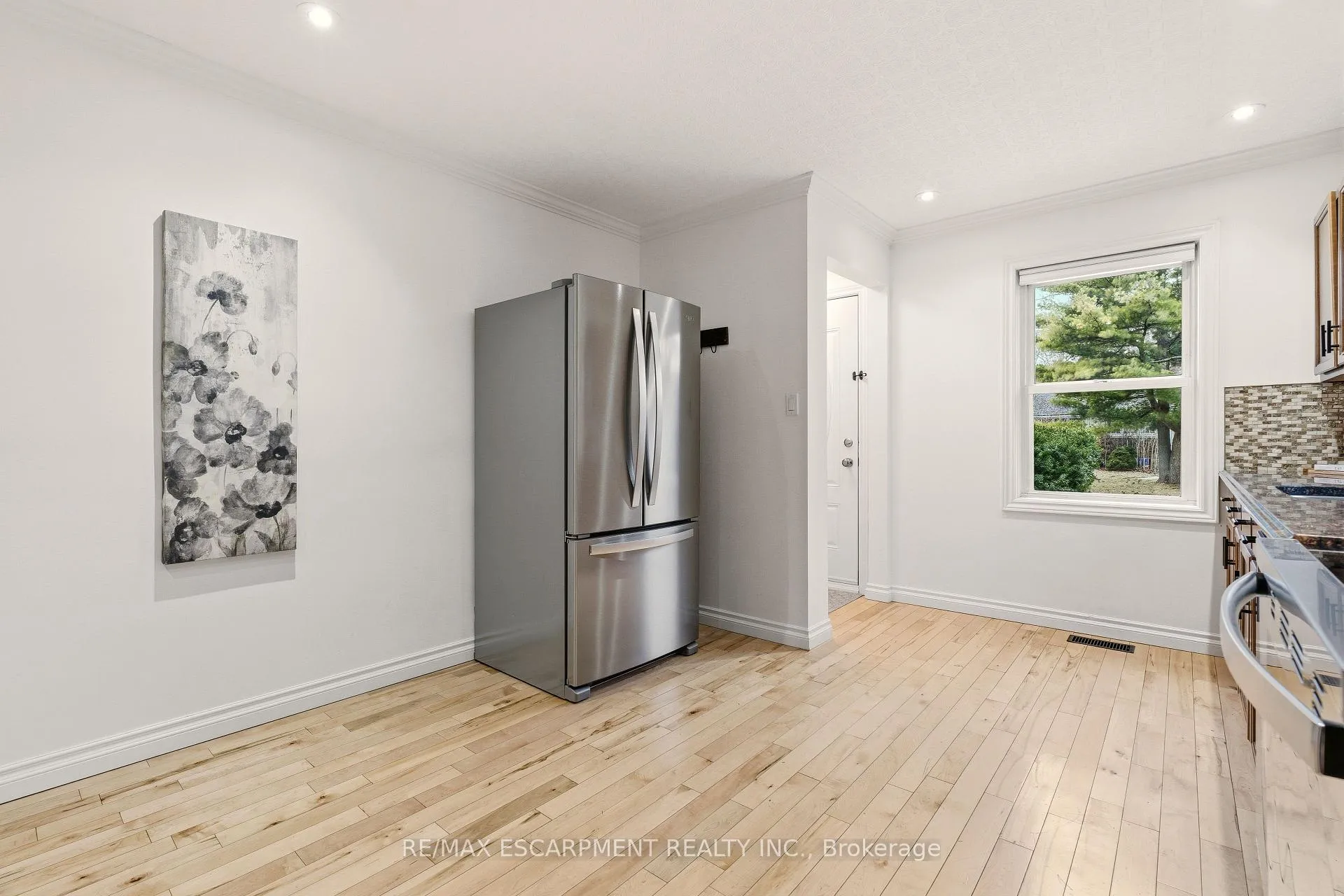 Photo 8 of 411 Pepper Drive, Burlington, Brant — HOMEH