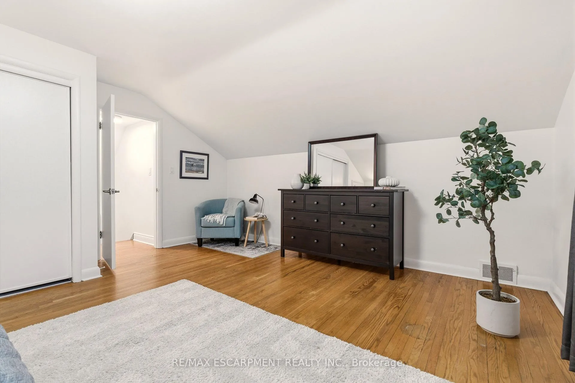 Photo 25 of 411 Pepper Drive, Burlington, Brant — HOMEH