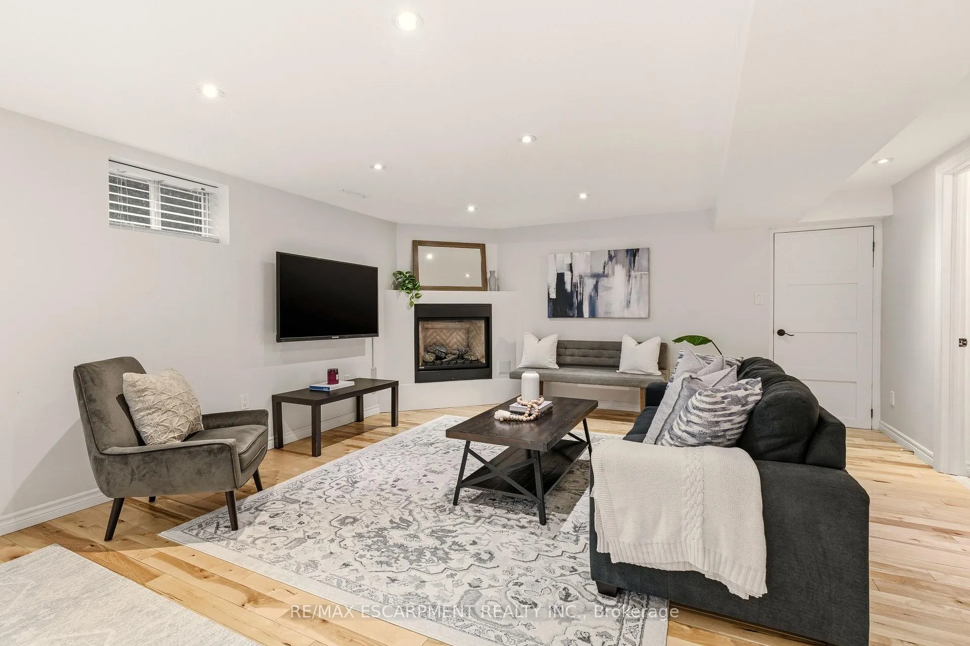 Photo 30 of 411 Pepper Drive, Burlington, Brant — HOMEH