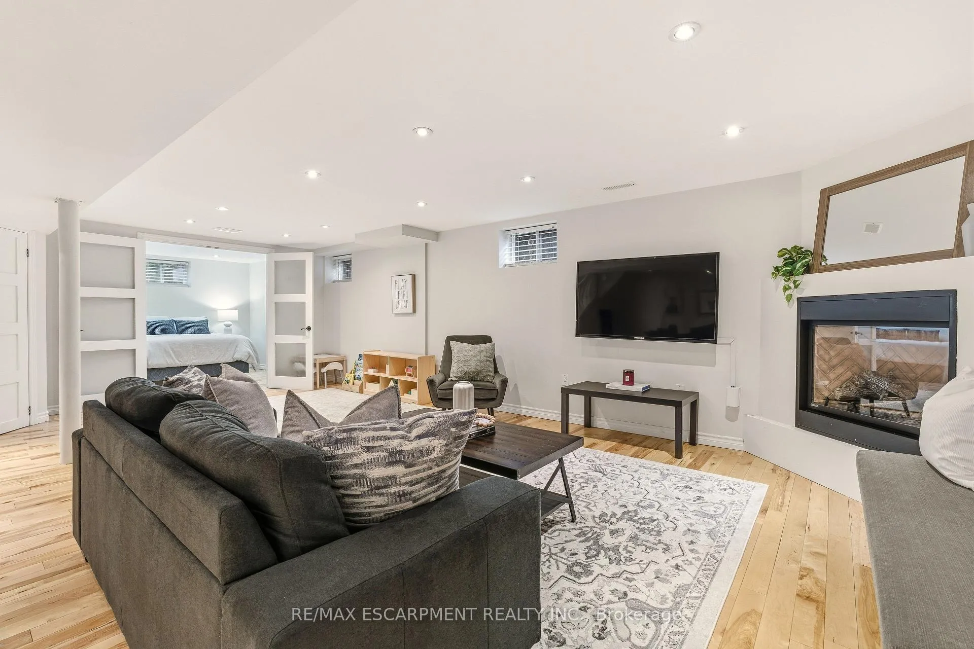 Photo 33 of 411 Pepper Drive, Burlington, Brant — HOMEH