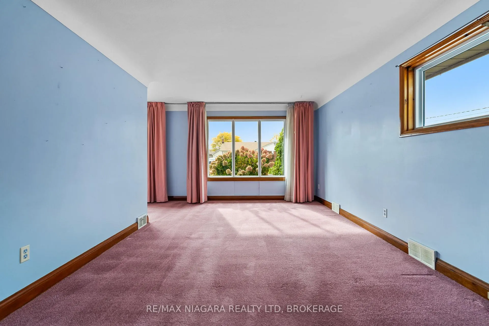 Photo 4 of 7653 Wayne Street, Niagara Falls, Ascot — HOMEH