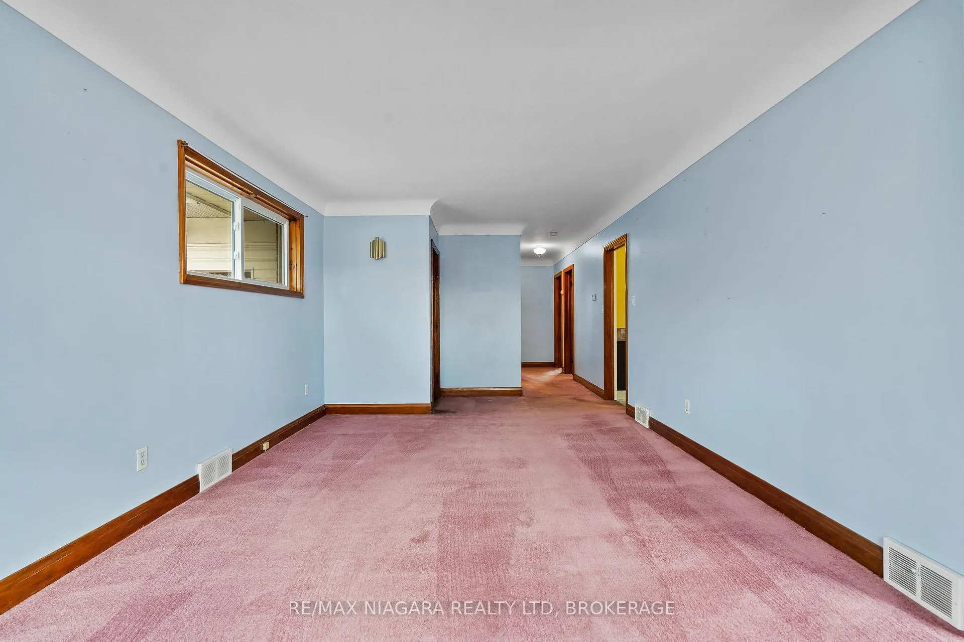 Photo 5 of 7653 Wayne Street, Niagara Falls, Ascot — HOMEH