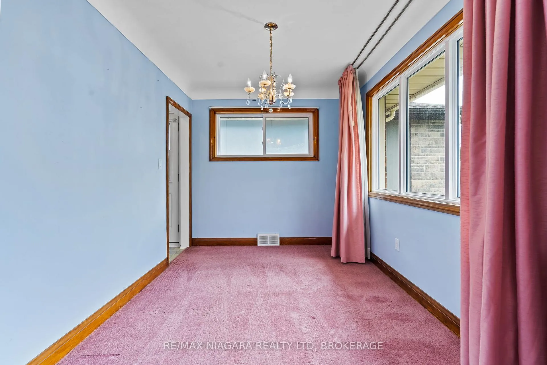 Photo 6 of 7653 Wayne Street, Niagara Falls, Ascot — HOMEH