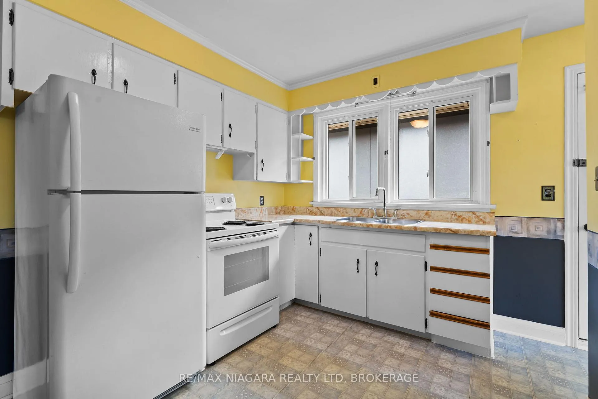 Photo 7 of 7653 Wayne Street, Niagara Falls, Ascot — HOMEH