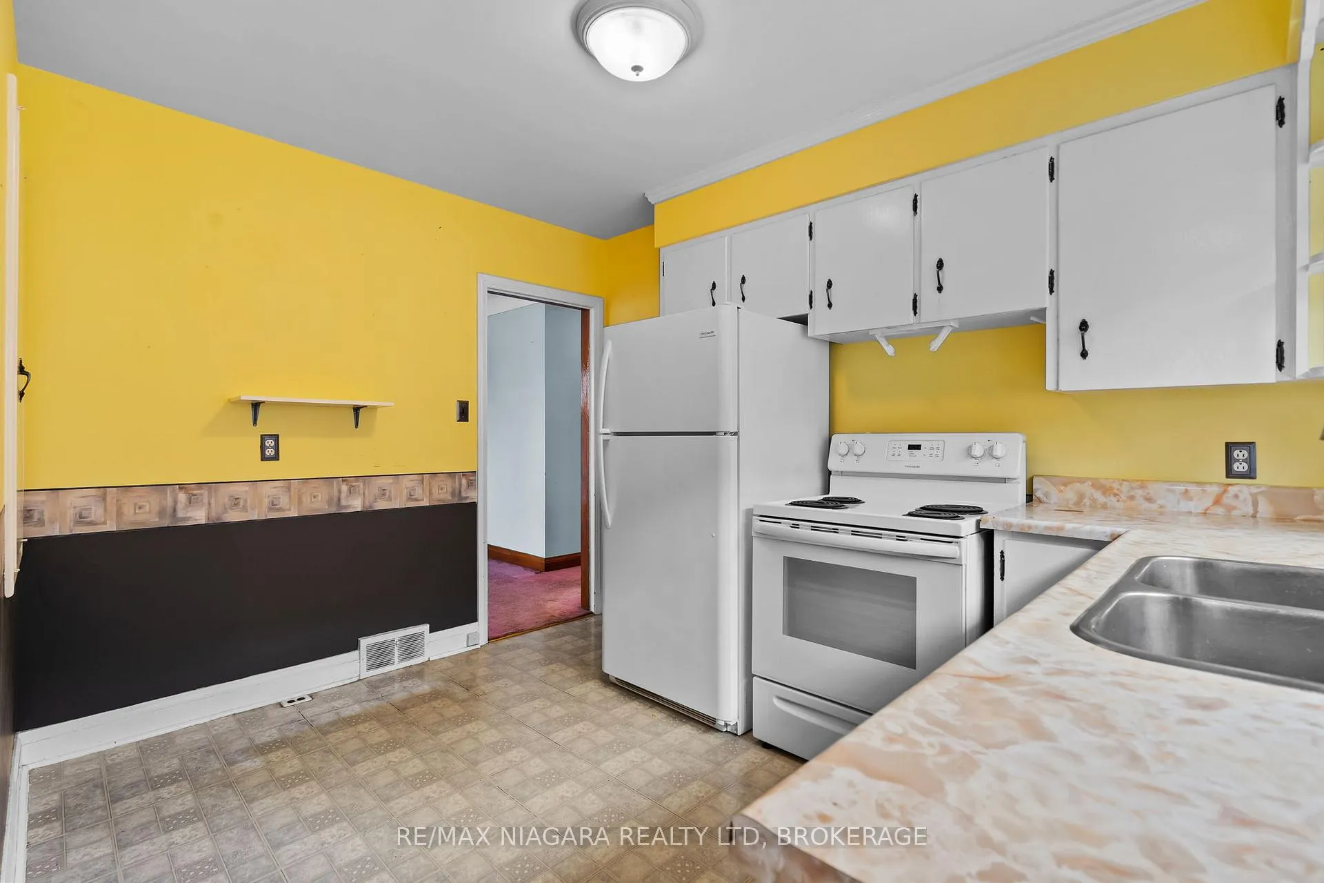 Photo 8 of 7653 Wayne Street, Niagara Falls, Ascot — HOMEH