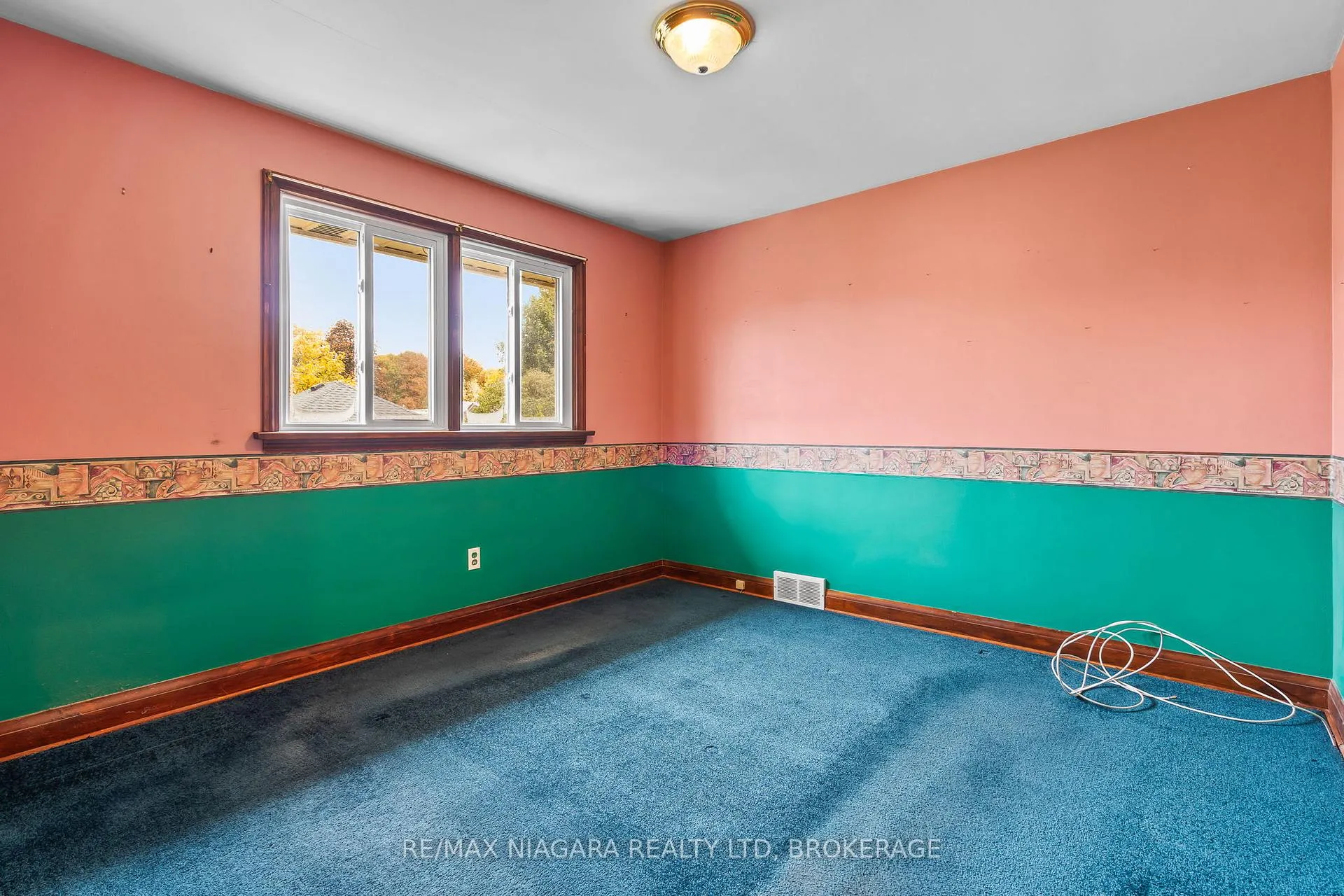 Photo 11 of 7653 Wayne Street, Niagara Falls, Ascot — HOMEH