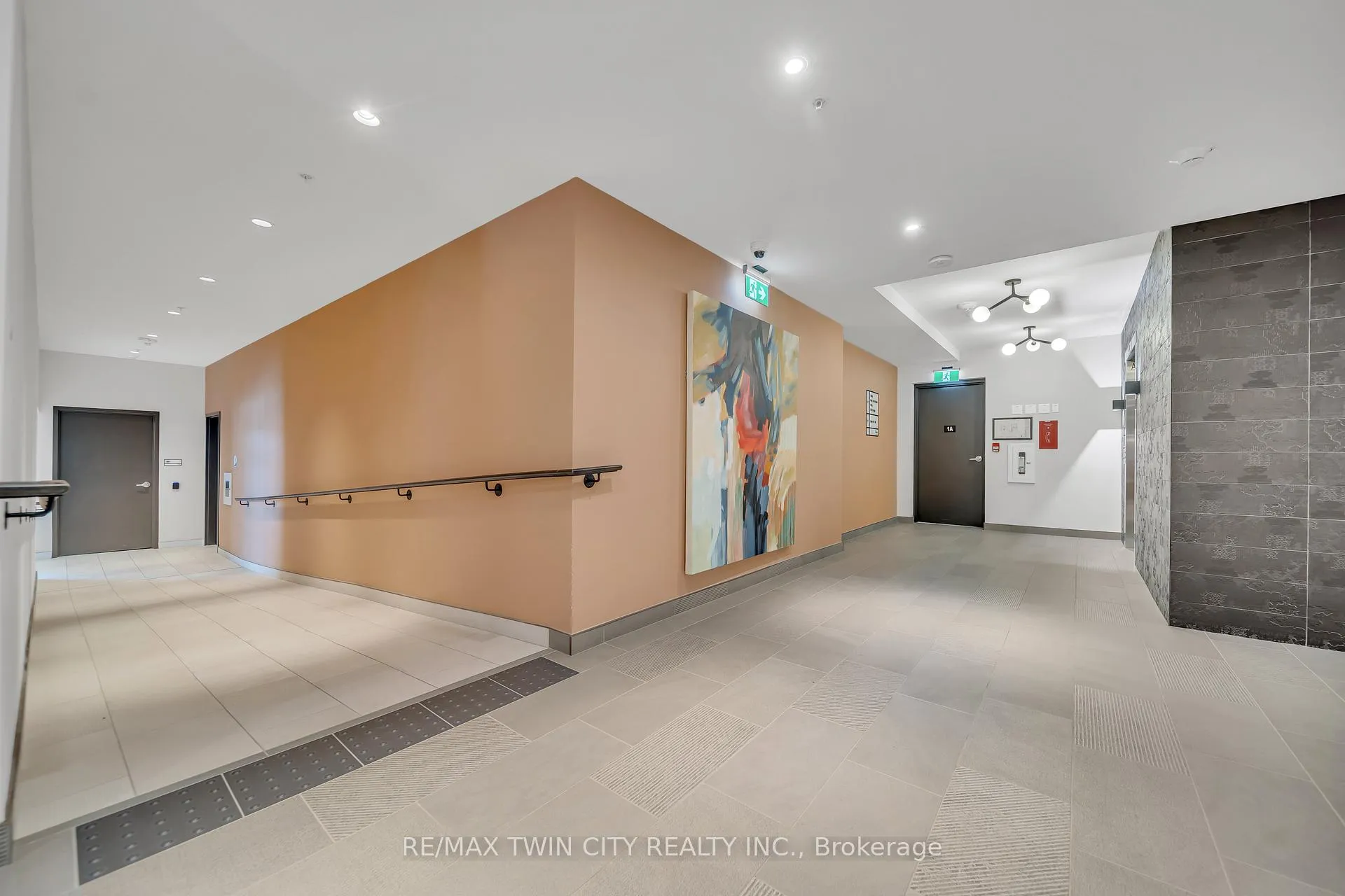 Photo 6 of Unit 906, 741 King Street W, Kitchener — HOMEH