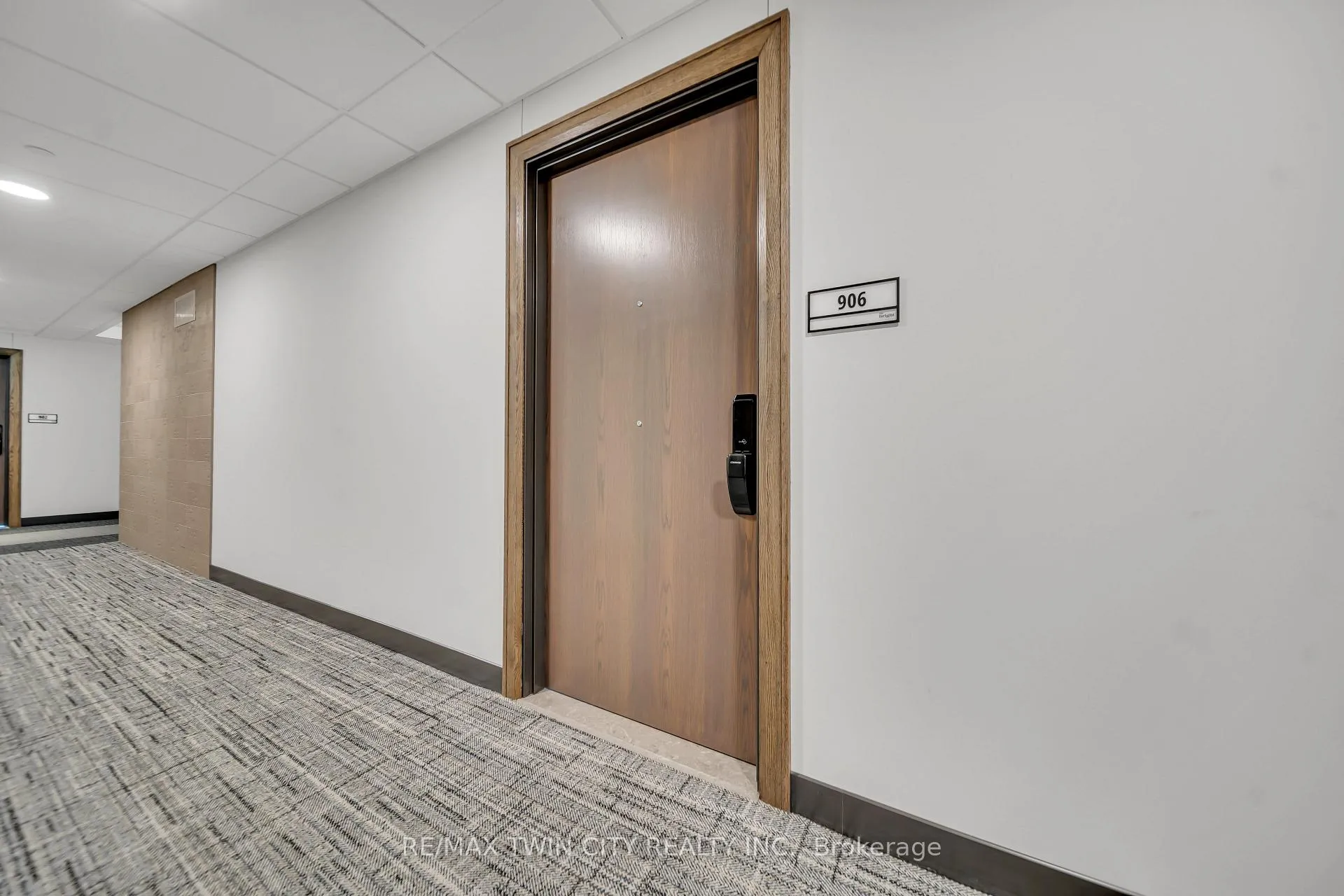 Photo 7 of Unit 906, 741 King Street W, Kitchener — HOMEH