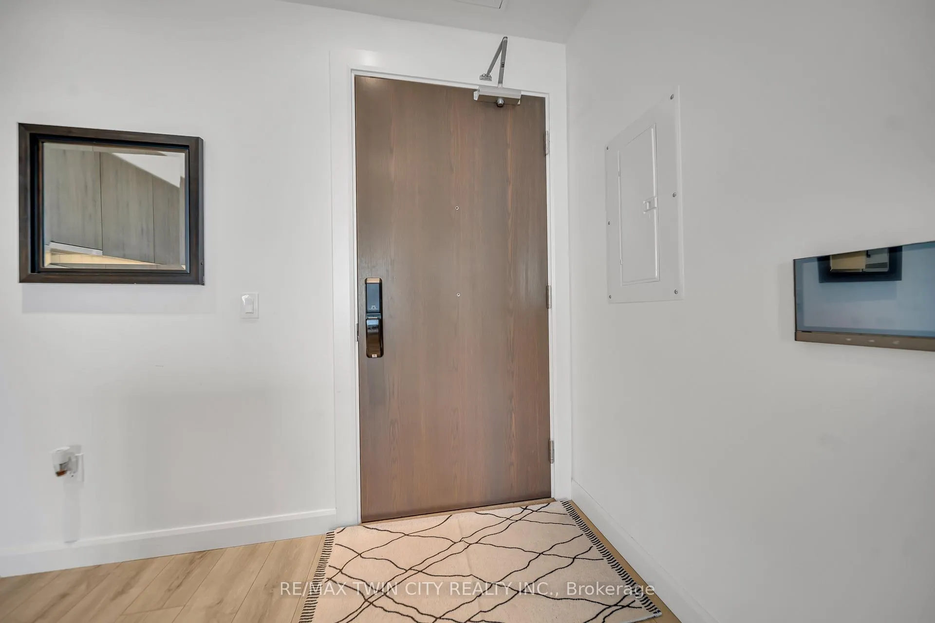 Photo 9 of Unit 906, 741 King Street W, Kitchener — HOMEH