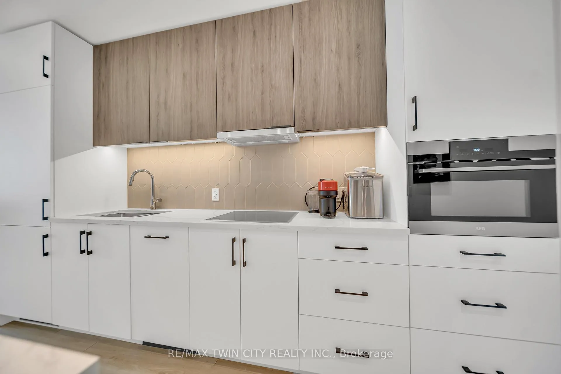 Photo 14 of Unit 906, 741 King Street W, Kitchener — HOMEH