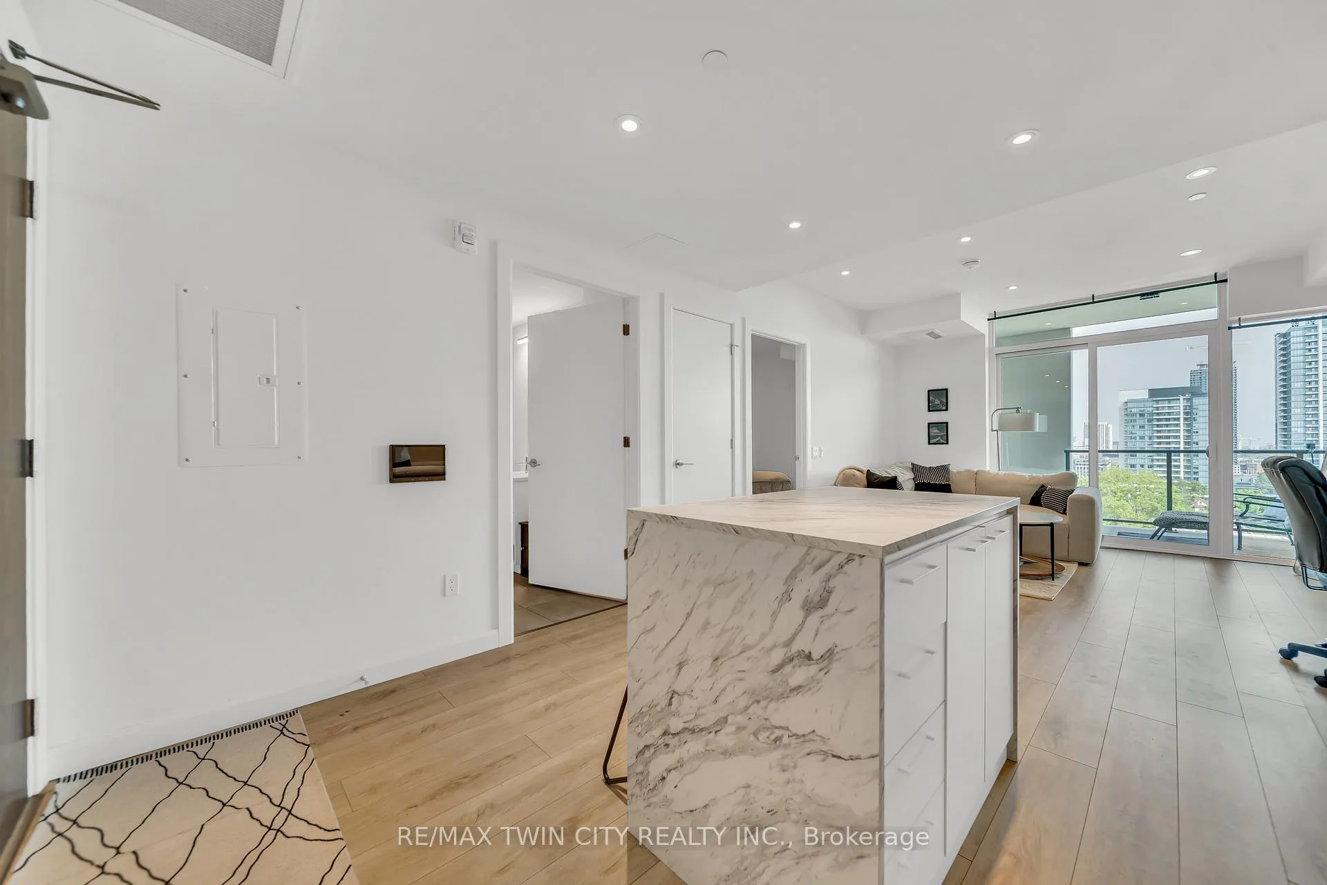 Photo 16 of Unit 906, 741 King Street W, Kitchener — HOMEH