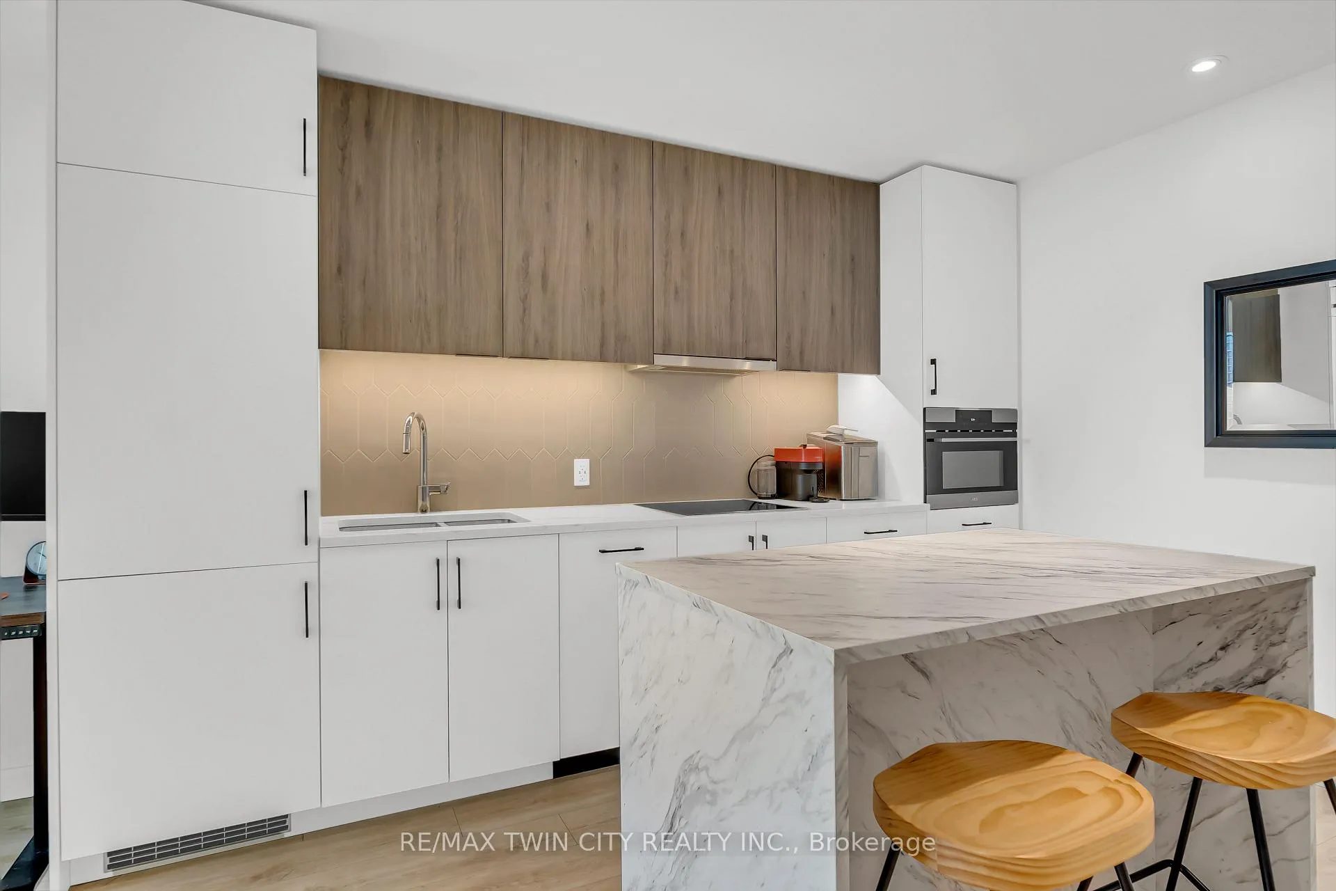 Photo 17 of Unit 906, 741 King Street W, Kitchener — HOMEH
