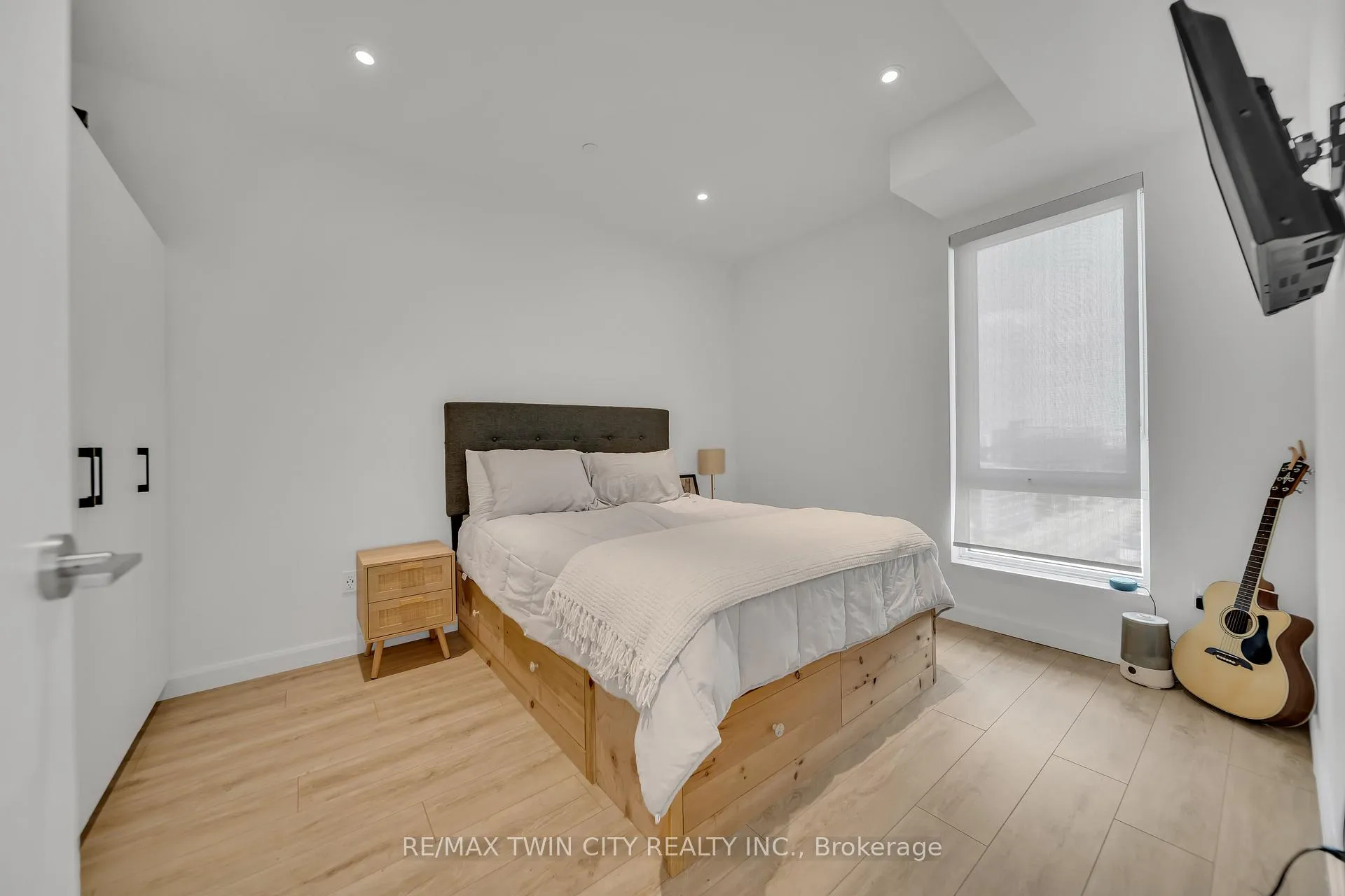 Photo 18 of Unit 906, 741 King Street W, Kitchener — HOMEH