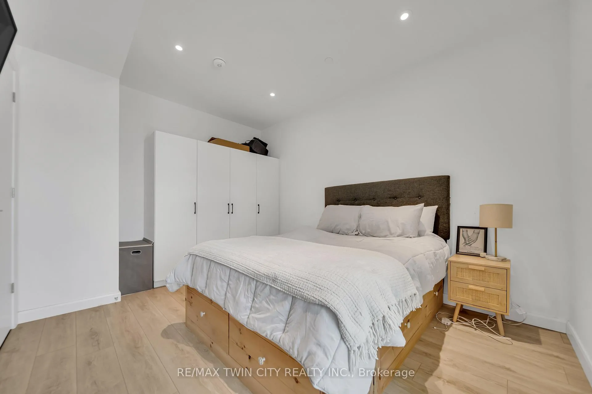 Photo 20 of Unit 906, 741 King Street W, Kitchener — HOMEH
