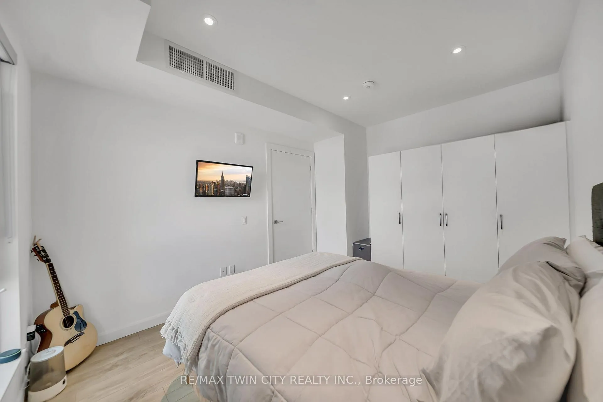 Photo 21 of Unit 906, 741 King Street W, Kitchener — HOMEH