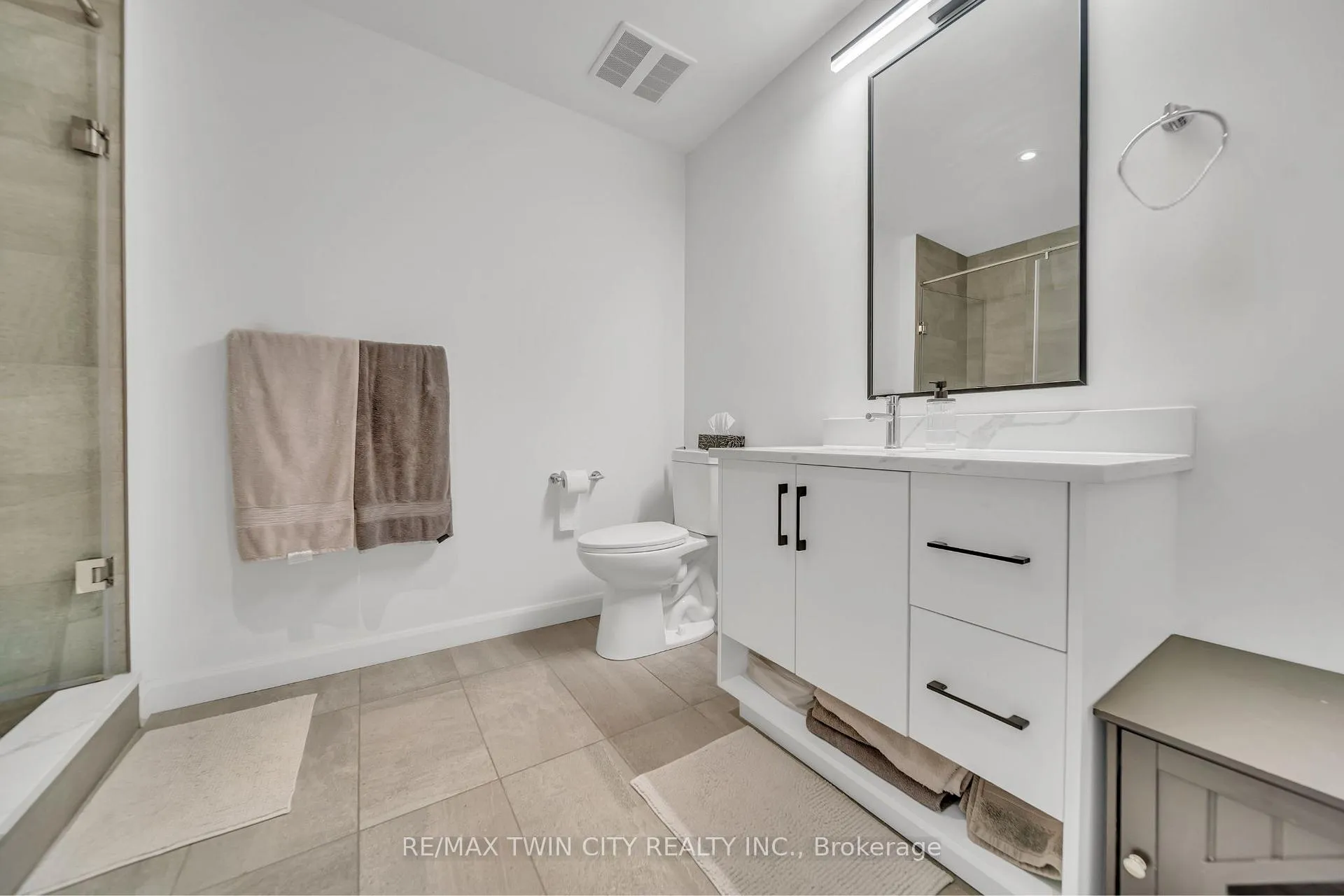 Photo 22 of Unit 906, 741 King Street W, Kitchener — HOMEH