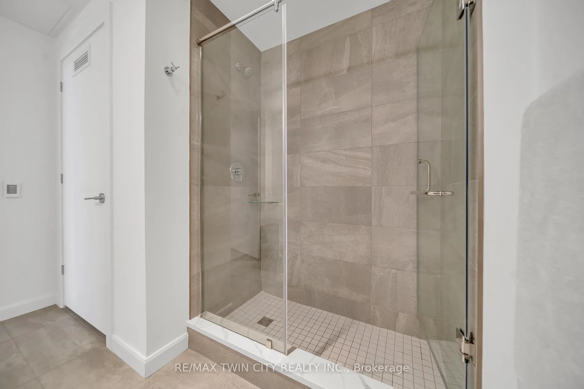 Photo 23 of Unit 906, 741 King Street W, Kitchener — HOMEH