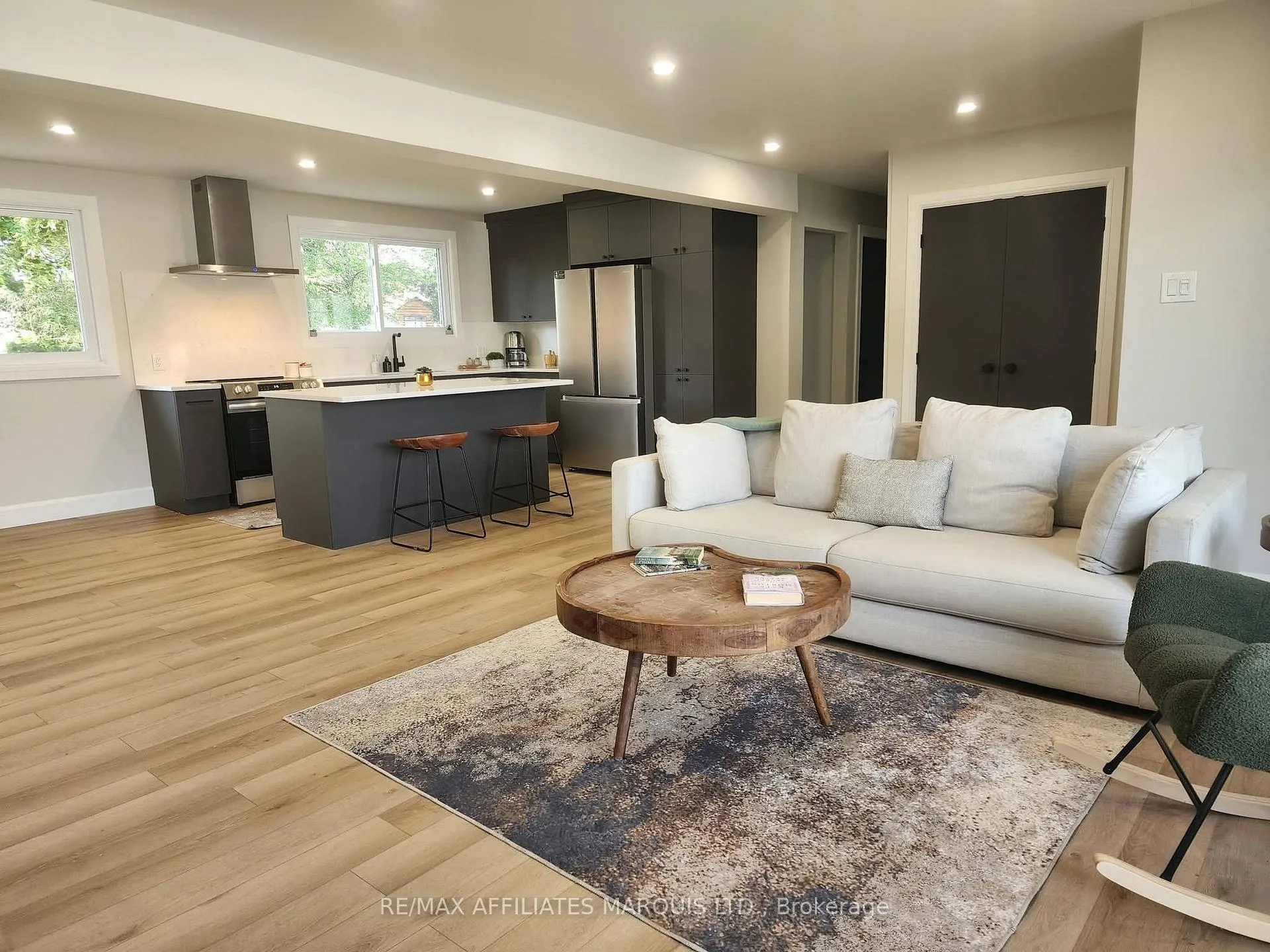 Photo 3 of 1409 Leonard Avenue, Cornwall — HOMEH