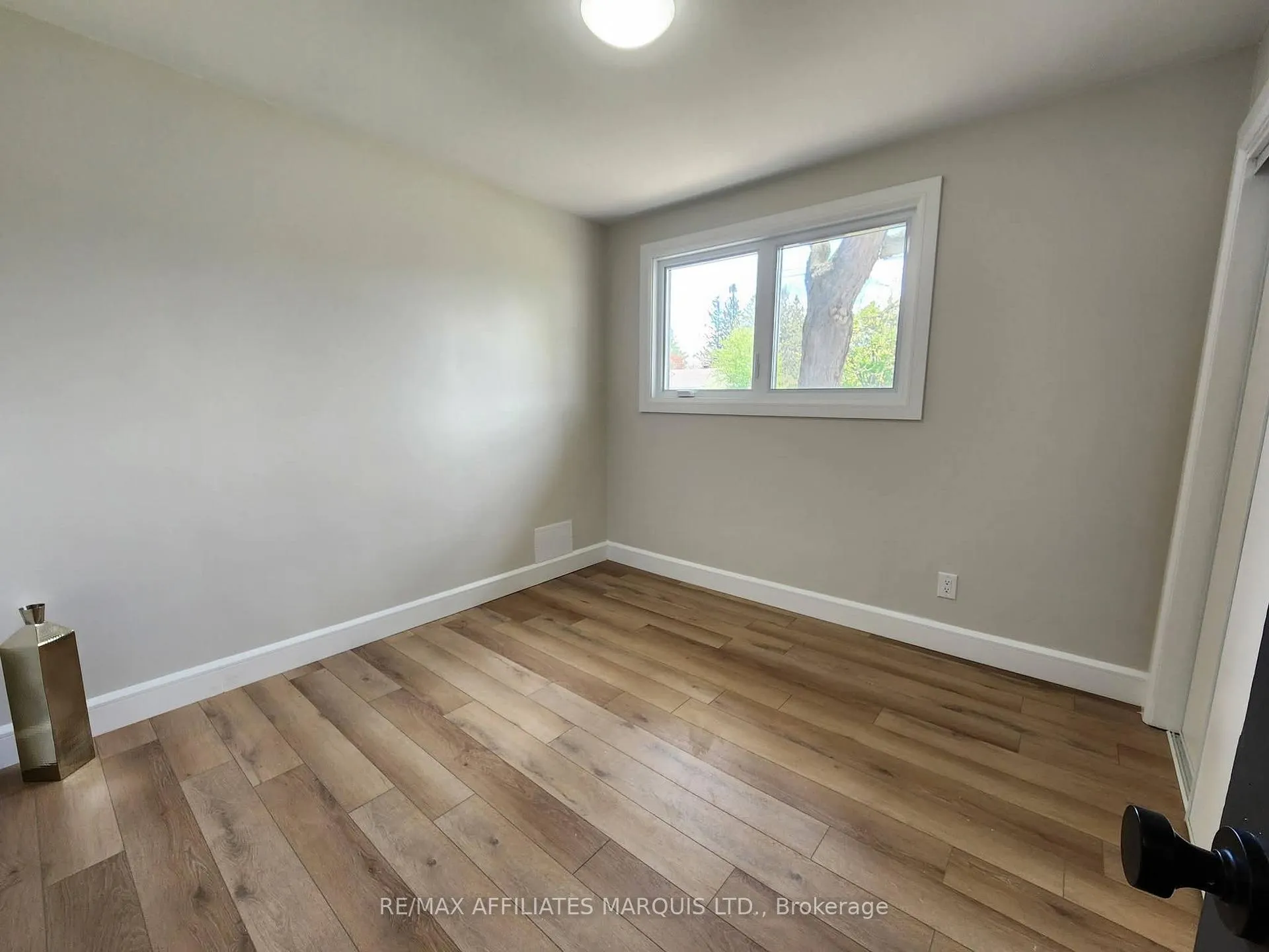 Photo 15 of 1409 Leonard Avenue, Cornwall — HOMEH